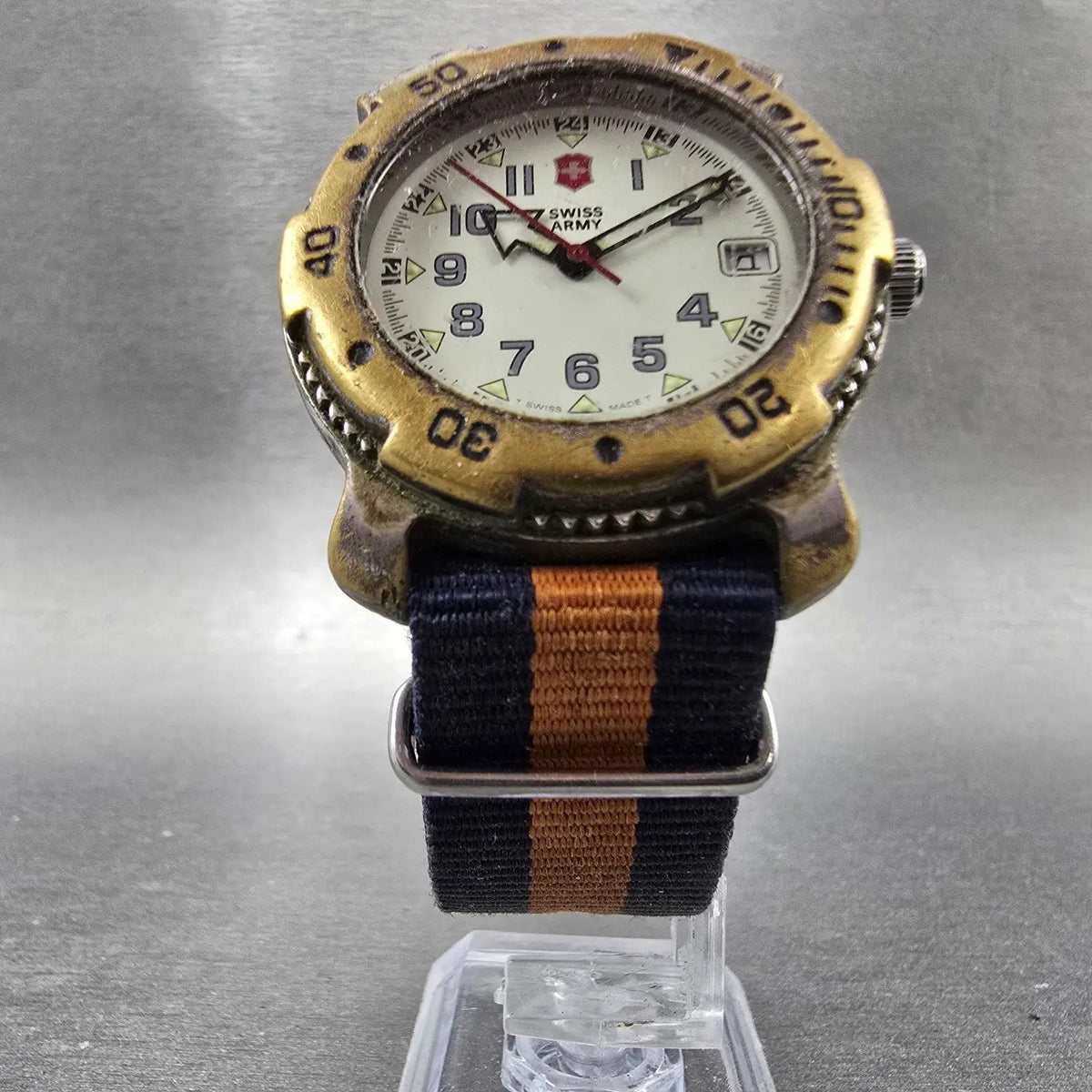 Victorinox Sprots Line Dive Watch Men 37mm Cream Dial Two Tone Date Round PARTS6