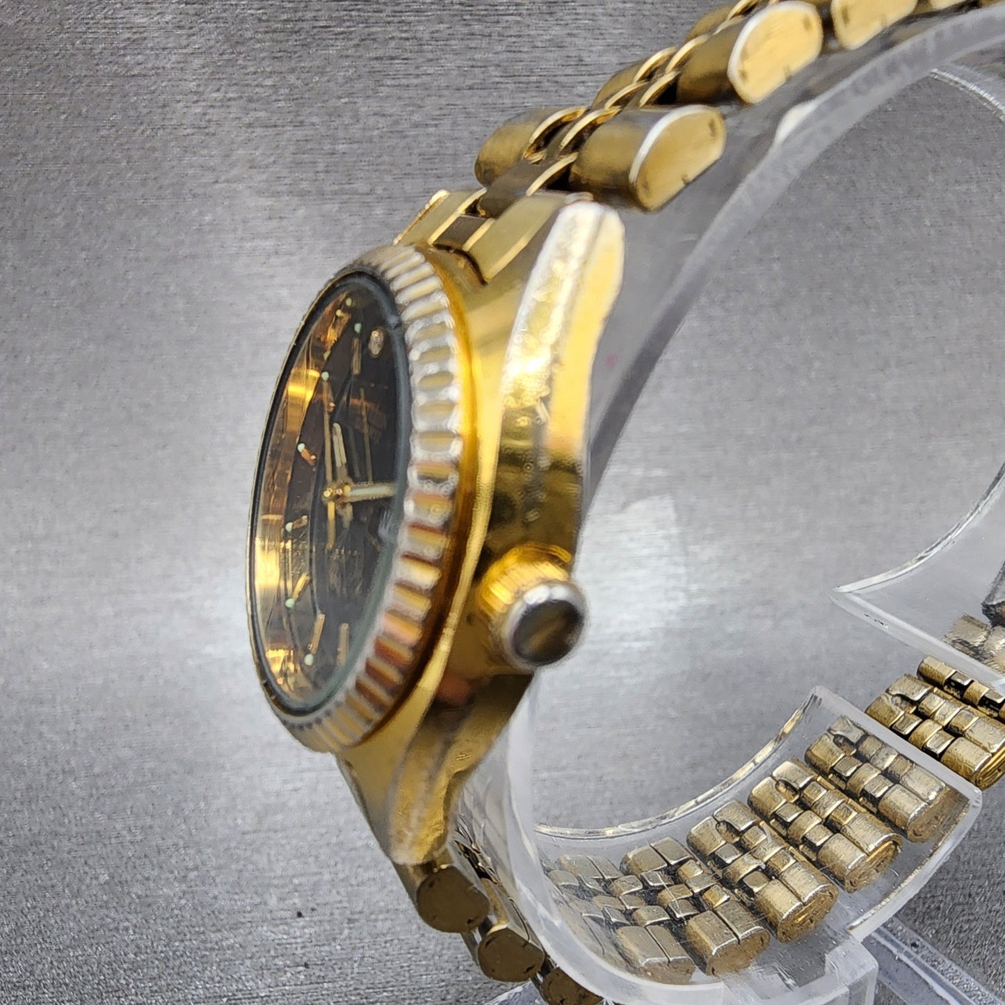Citizen CQ Watch Women 26mm Black Dial Gold Tone Daydate 6000075684  NewBattery2