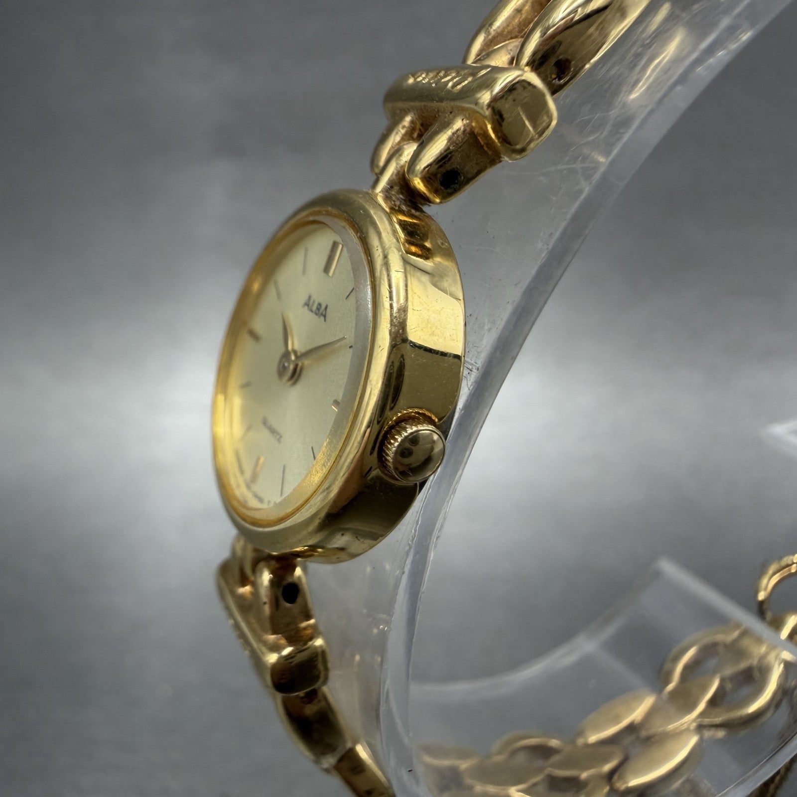 Seiko Alba Watch Women 18mm Champagne Dial Gold Tone Round Y1500800 New Battery2