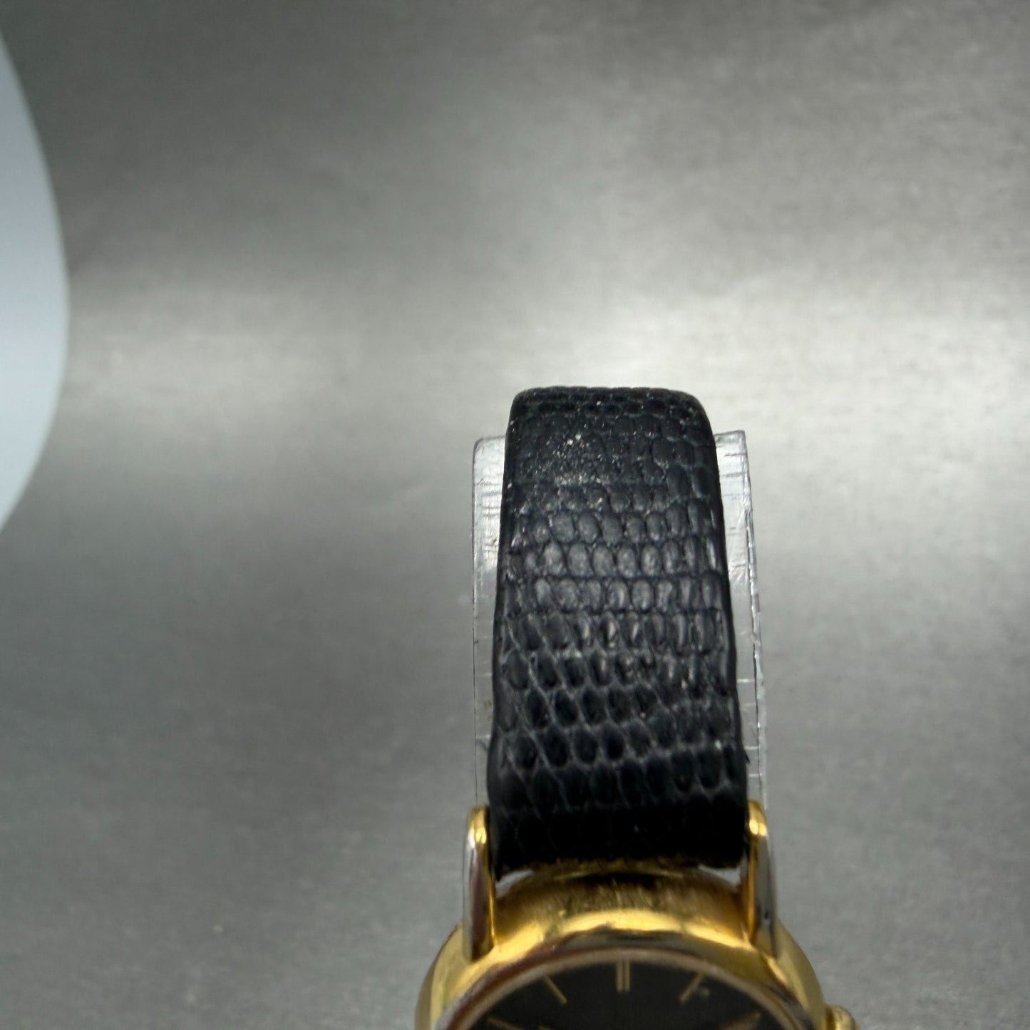 Seiko Watch Women 20mm Black Dial Gold Tone Round Vintage 1N00-0F69 New BatteryJ4