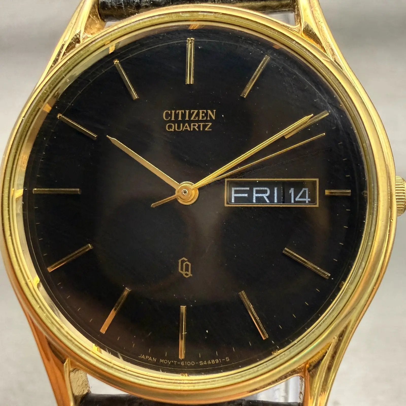 Citizen CQ Watch Men 34mm Black Dial Gold Tone Daydate Round 6100-S20269 New Bat1