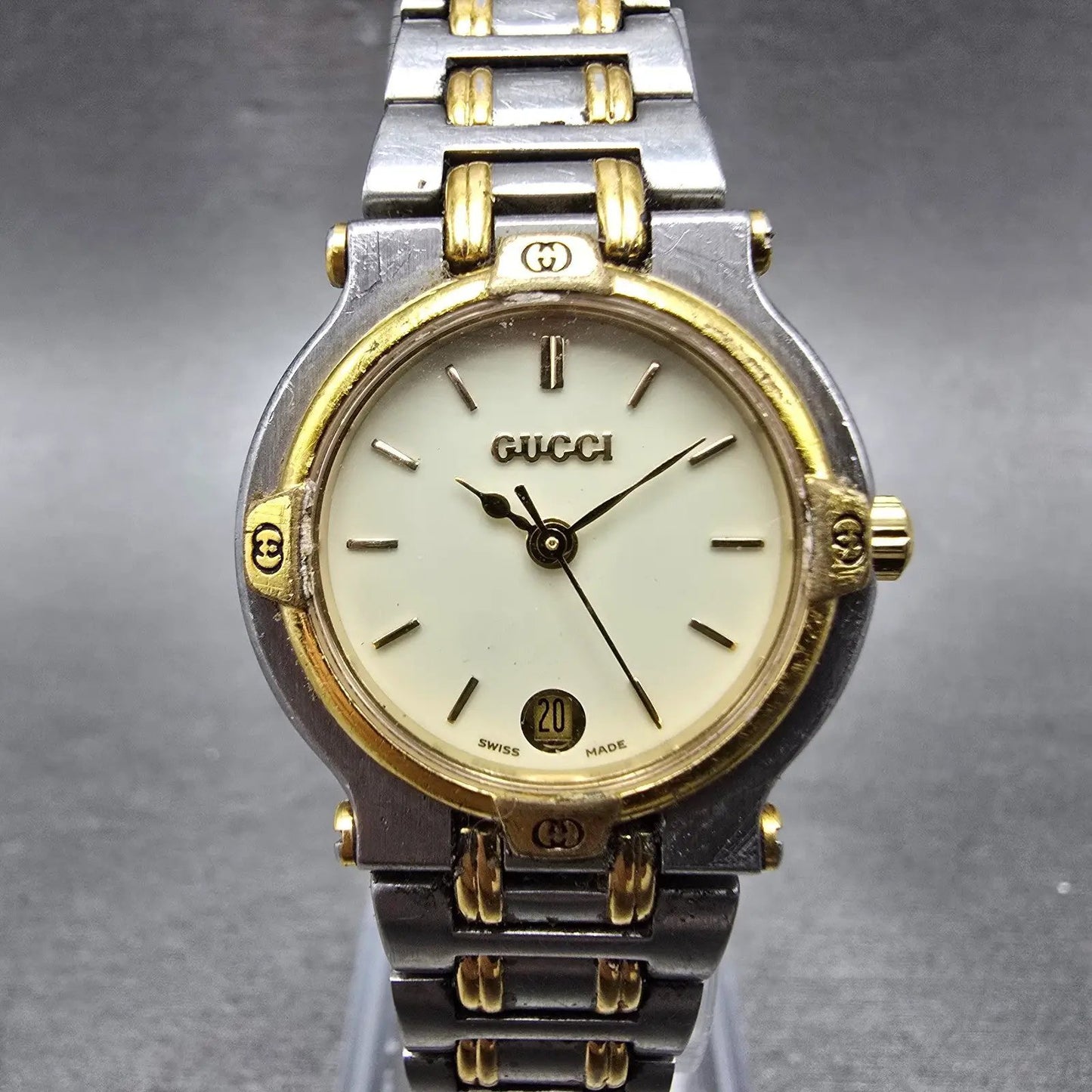 Gucci 9000L Watch Women 25mm Cream Dial Two Tone Date Round New Battery0