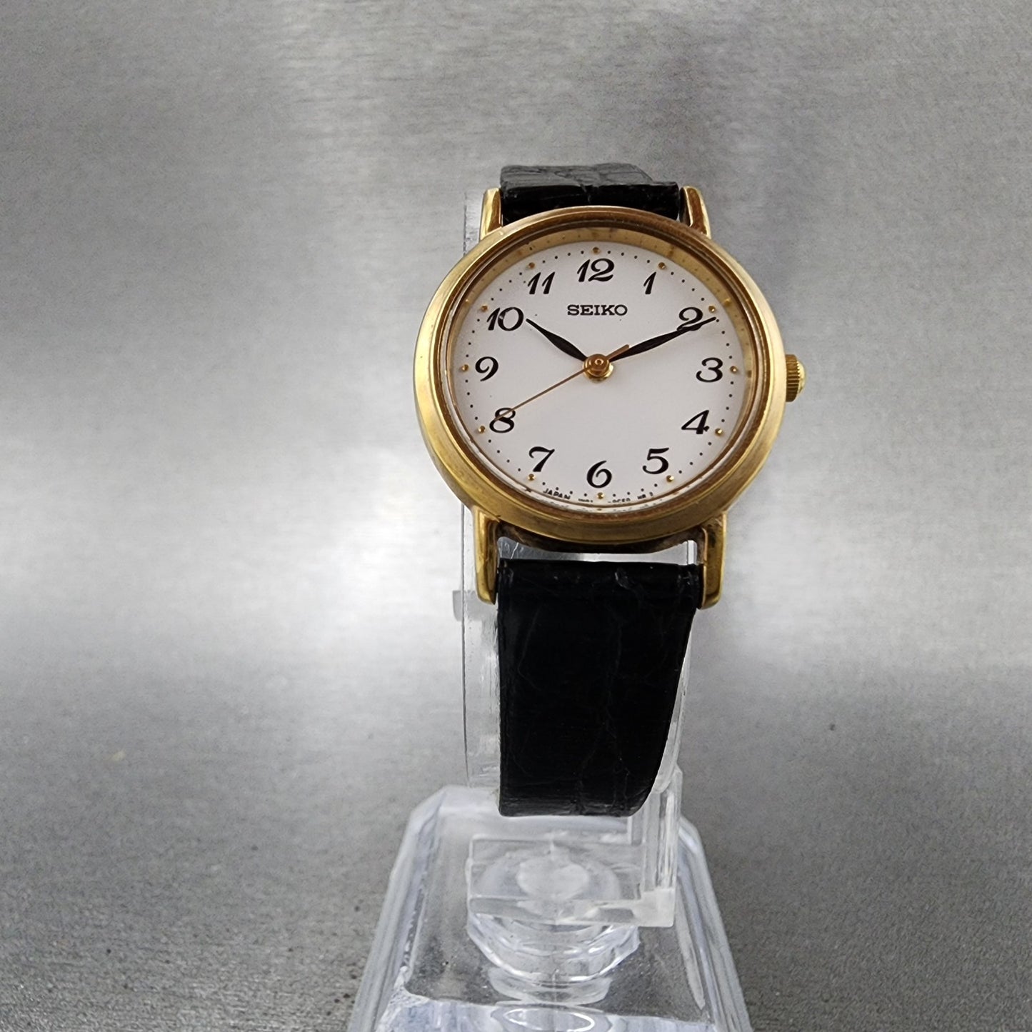 Seiko Watch Women 23mm White Dial Gold Tone Round 1n010ba New Battery5