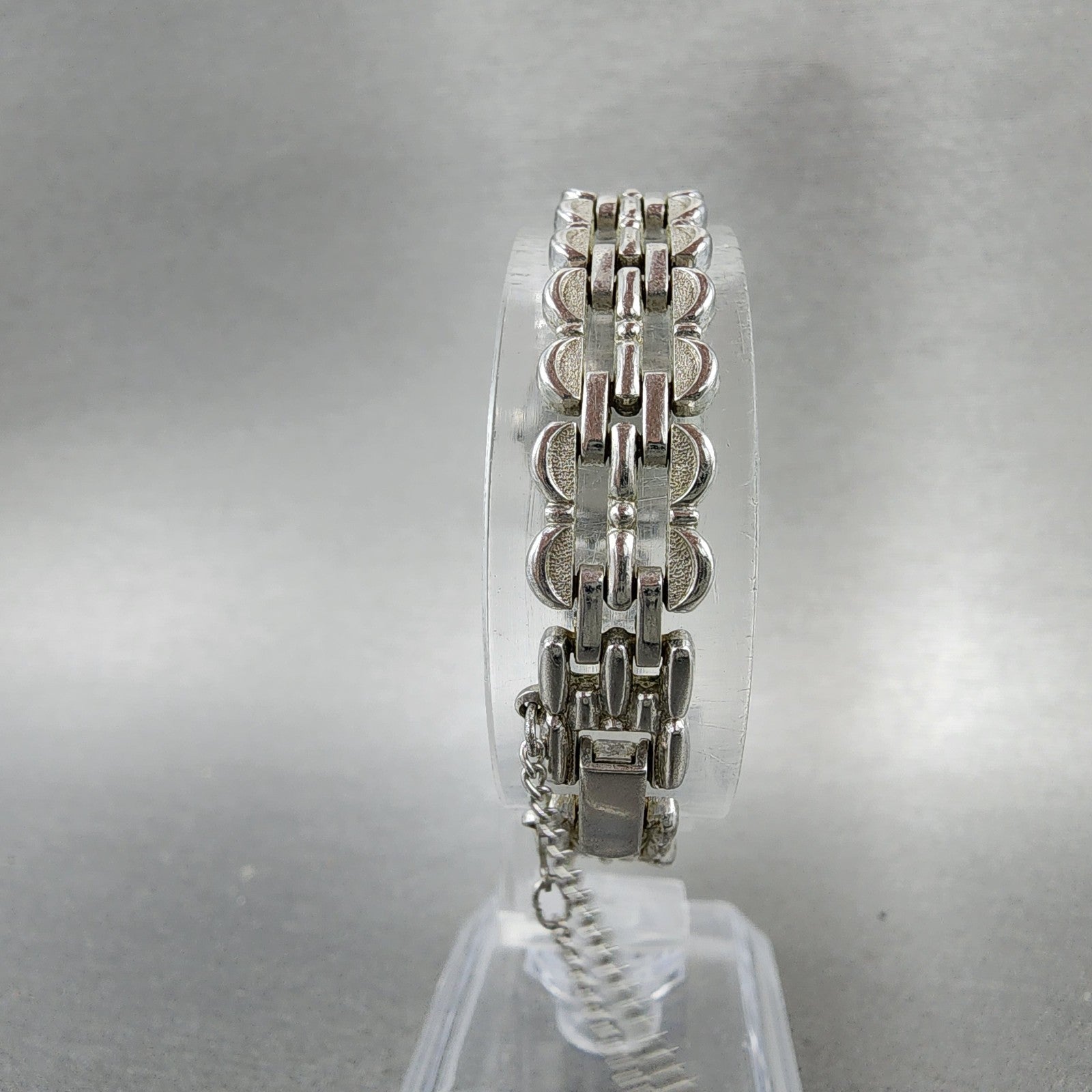 Seiko Watch Women 19mm Silver Dial Silver Tone Oval 14215510 New Battery VTG7