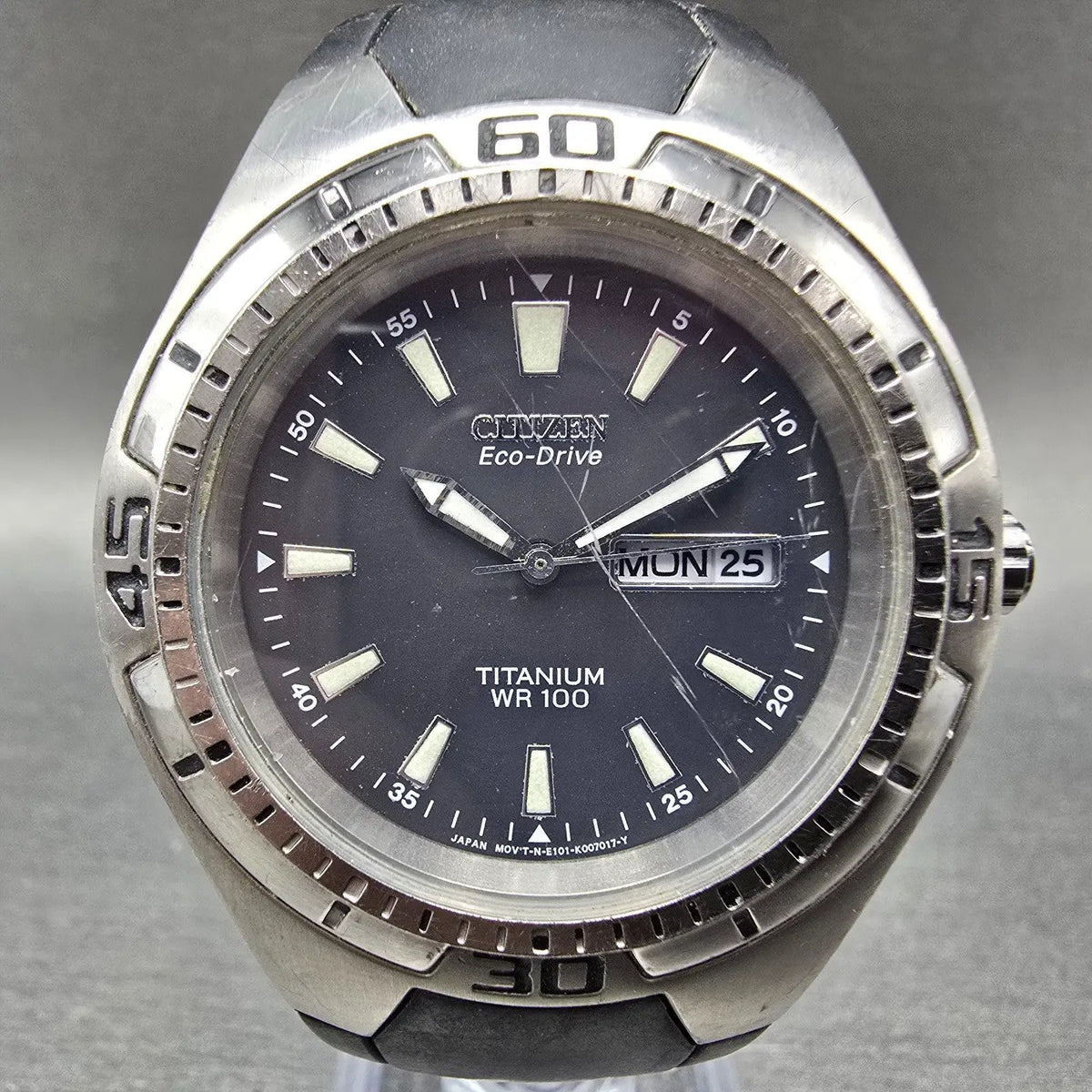 Citizen Eco-Drive Watch Men 40mm Black Dial titanium Daydate E101-K004438 Runs0