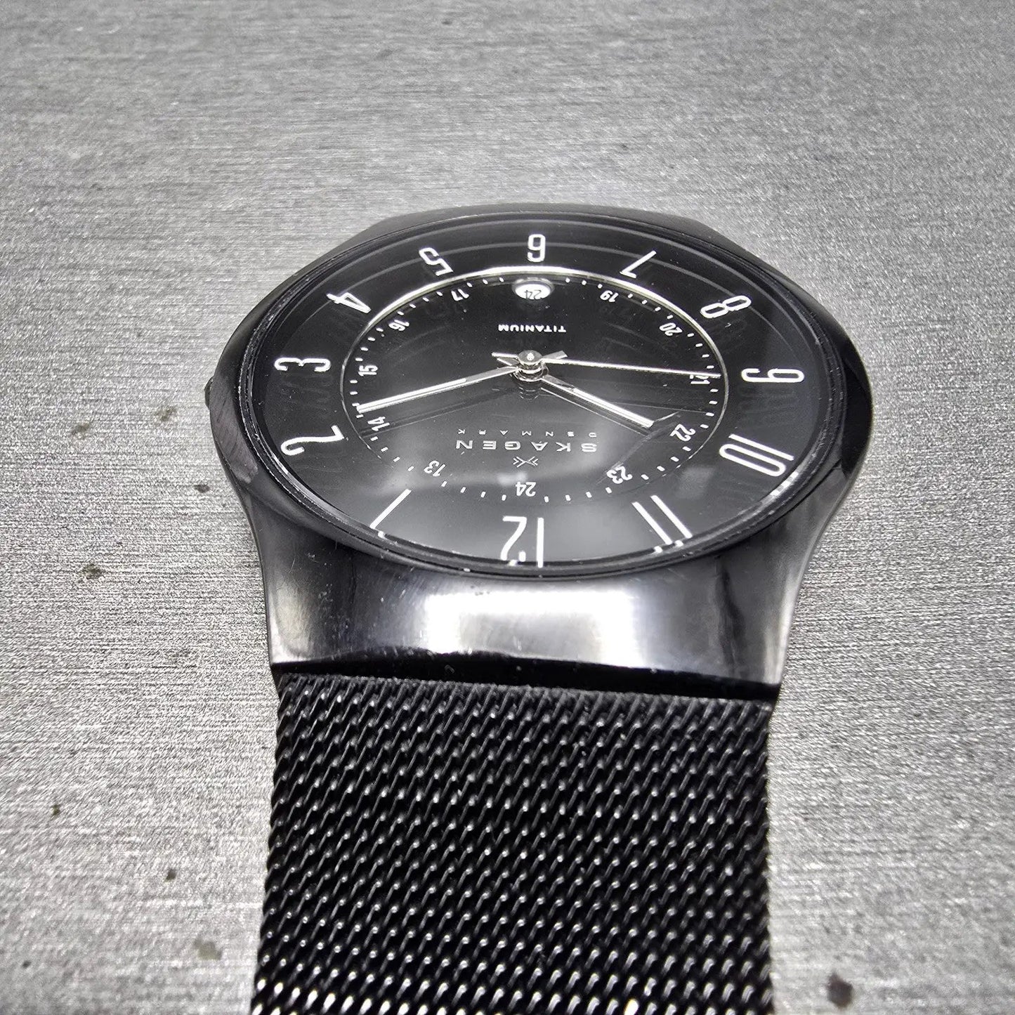 Skagen Denmark Watch Men 37mm Black Dial Titanium Date Round 233XLTMB New Batt J4