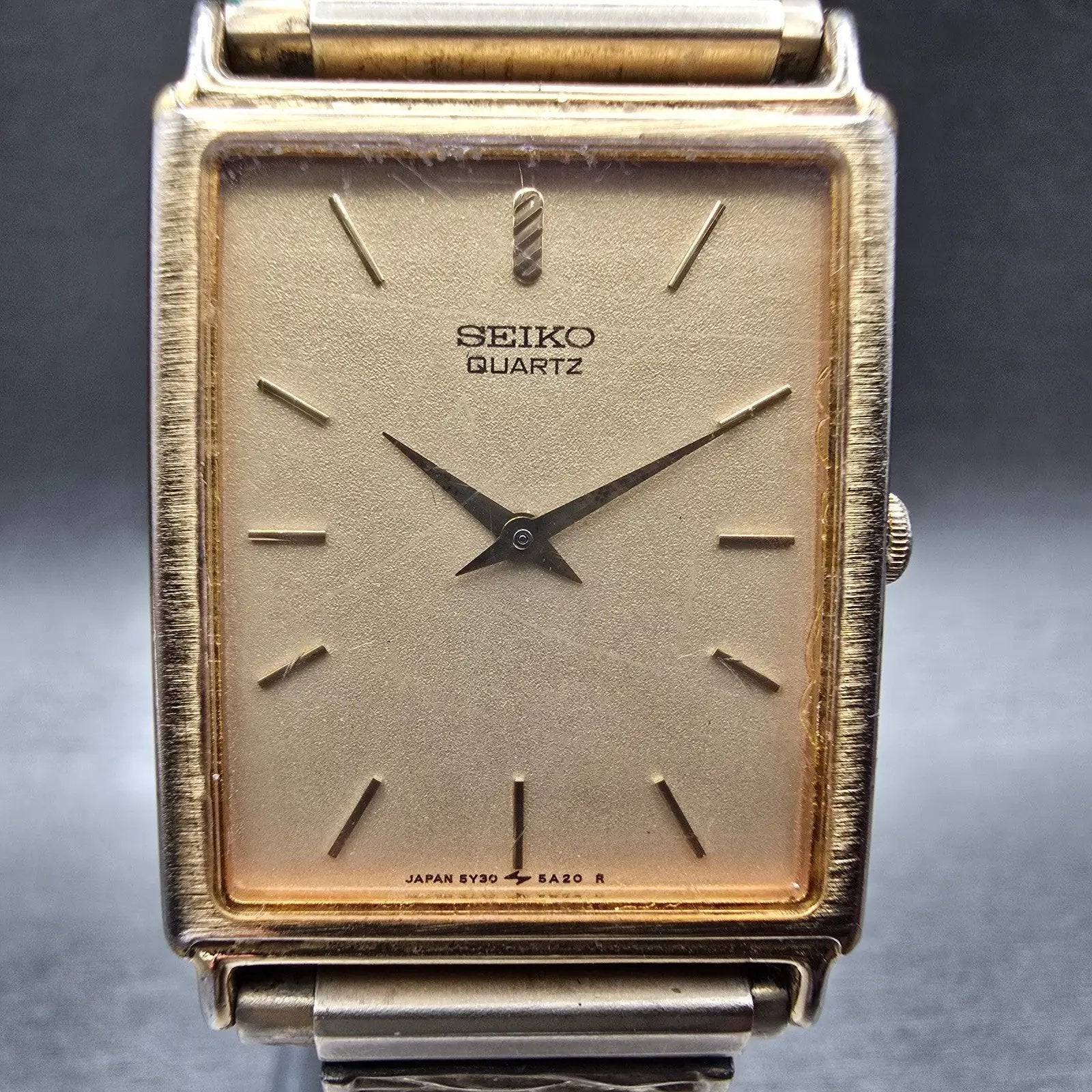 Seiko Tank Watch Men 25mm Champagne Dial Gold Tone Rectangle 5Y30-5A09 New Batt1
