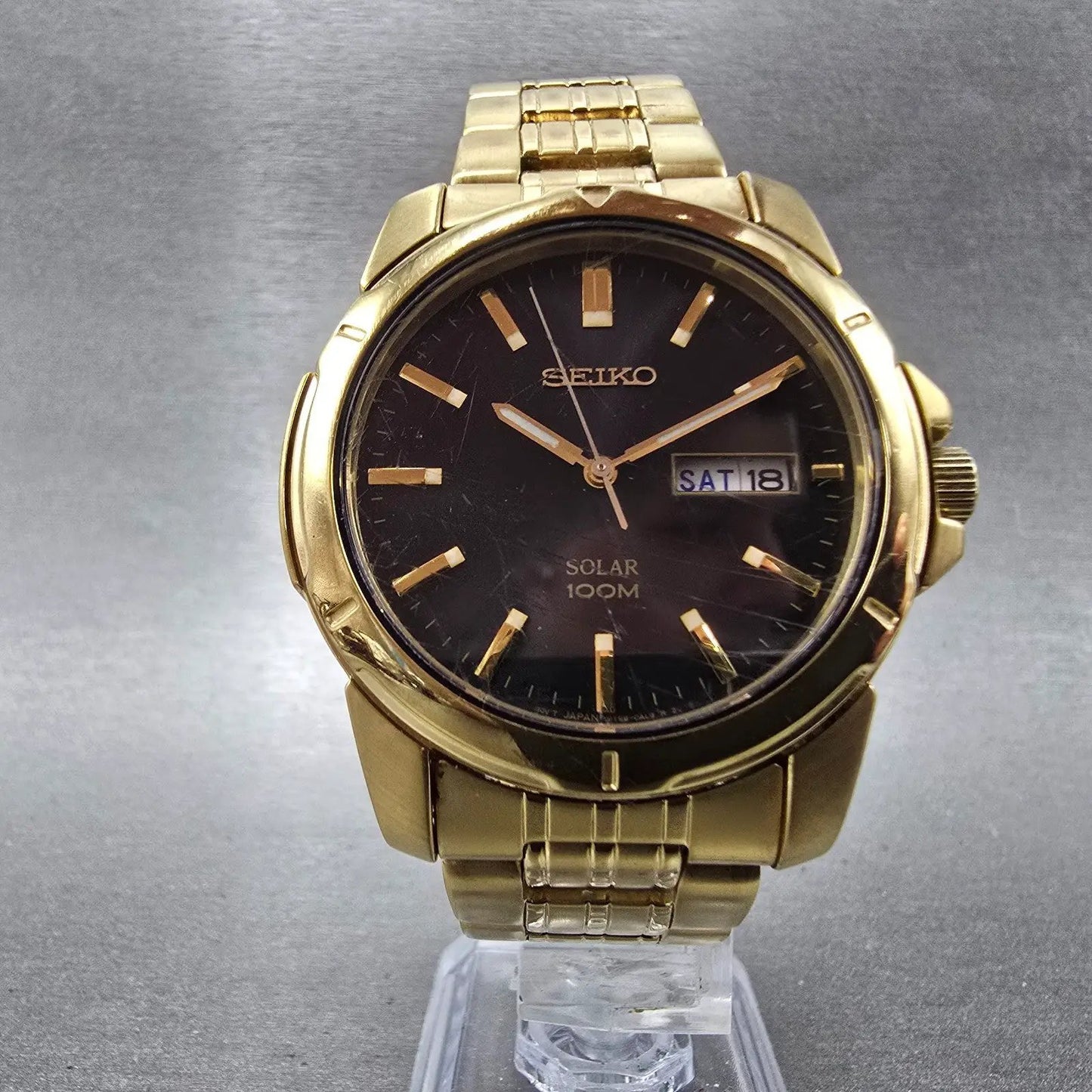 Seiko Solar Watch Men 39mm Black Dial Gold Tone Daydate Round V158-0AD0 Runs NUI5