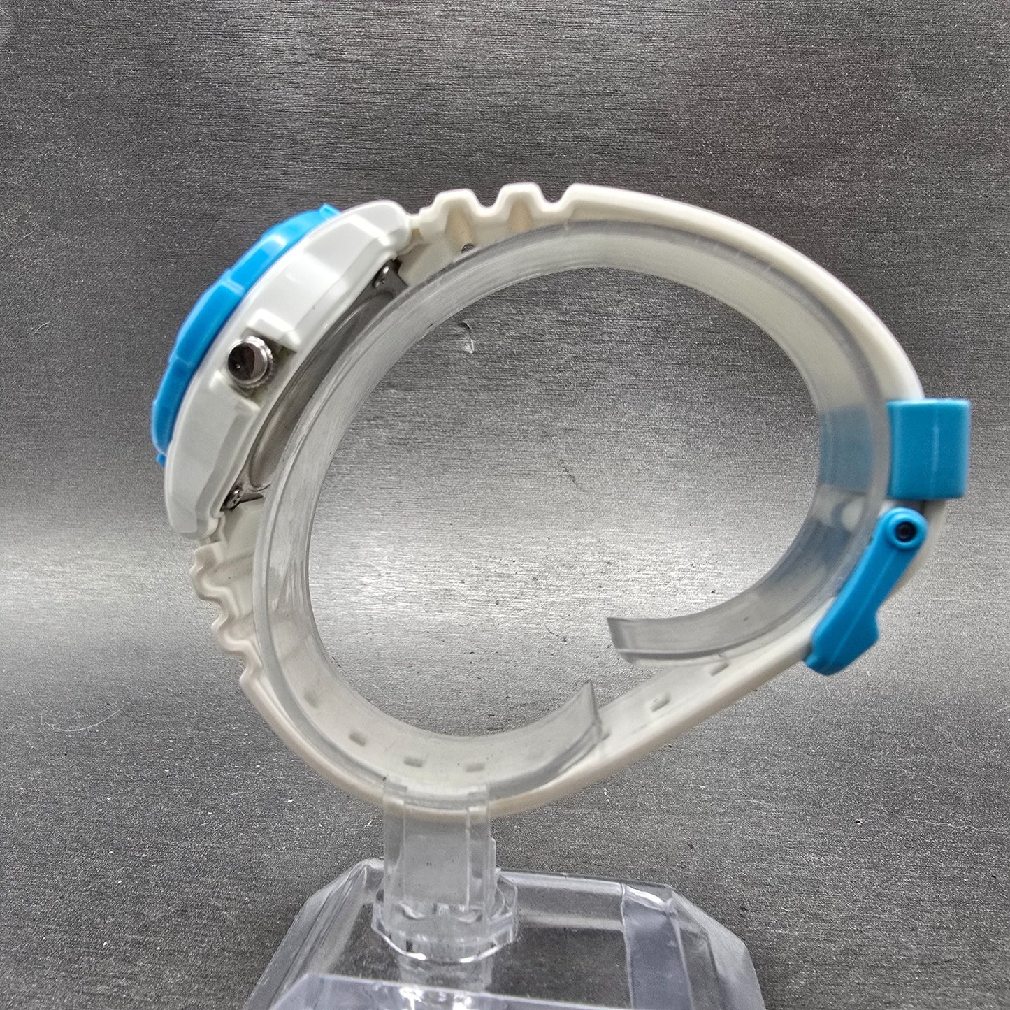 Casio Dive Watch Women 33mm White Dial White & Blue Tone Date LRW-200H New Batt6
