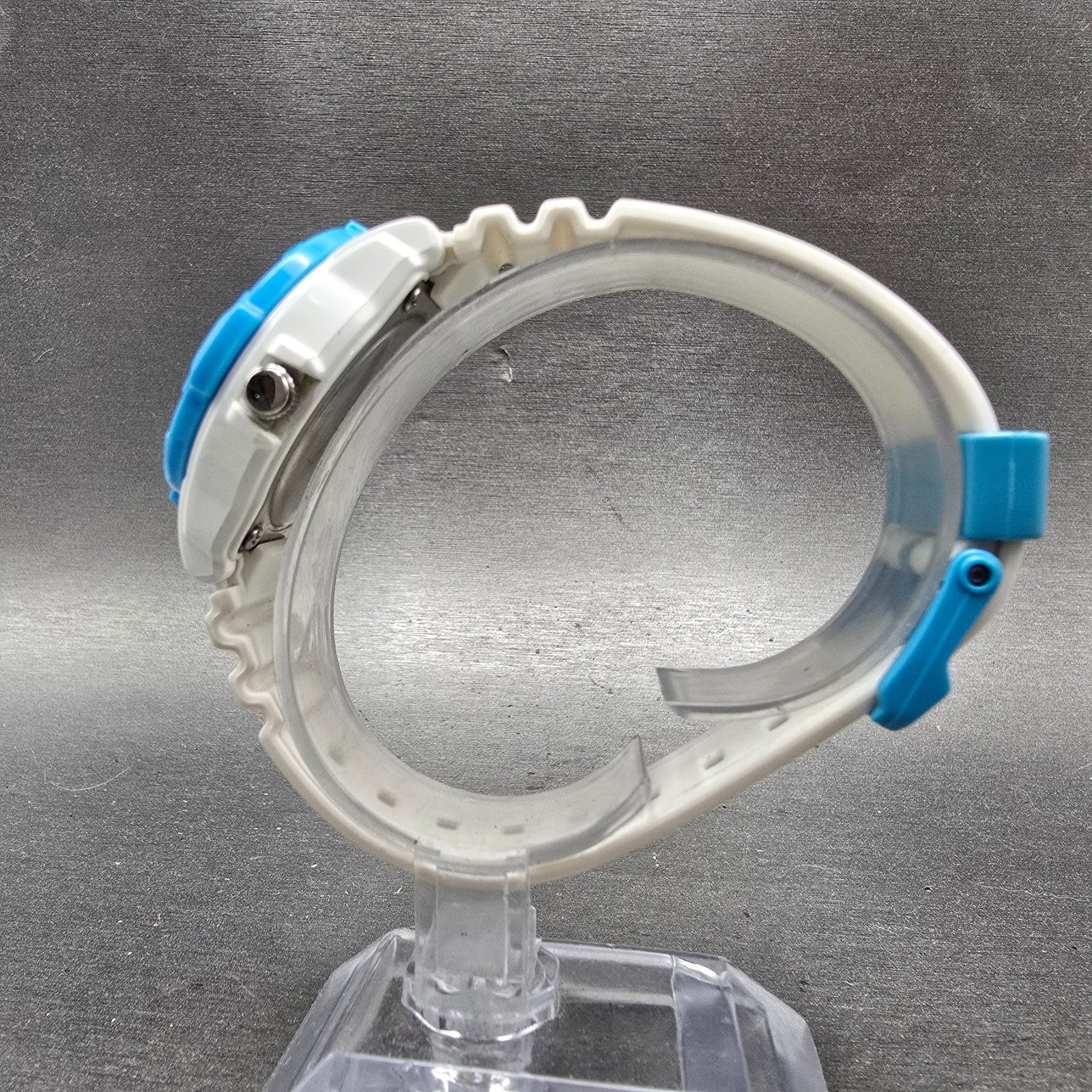 Casio Dive Watch Women 33mm White Dial White & Blue Tone Date LRW-200H New Batt6