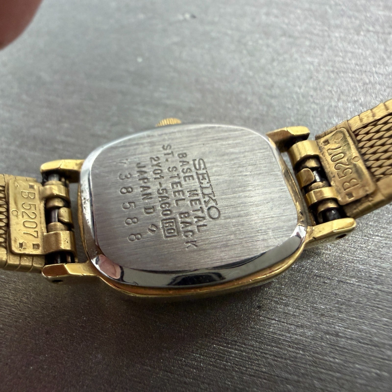 Seiko Watch Women 17mm Champagne Dial Gold Tone Rectangle 2Y01-5A60 New Battery9