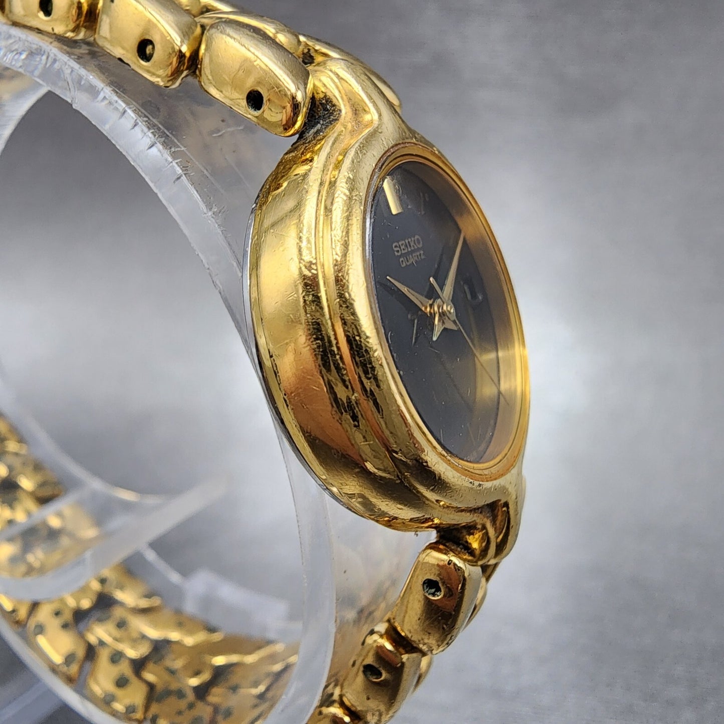 Seiko Watch Women 23mm Black Dial Gold Tone Date Round 7N820248 New Battery3