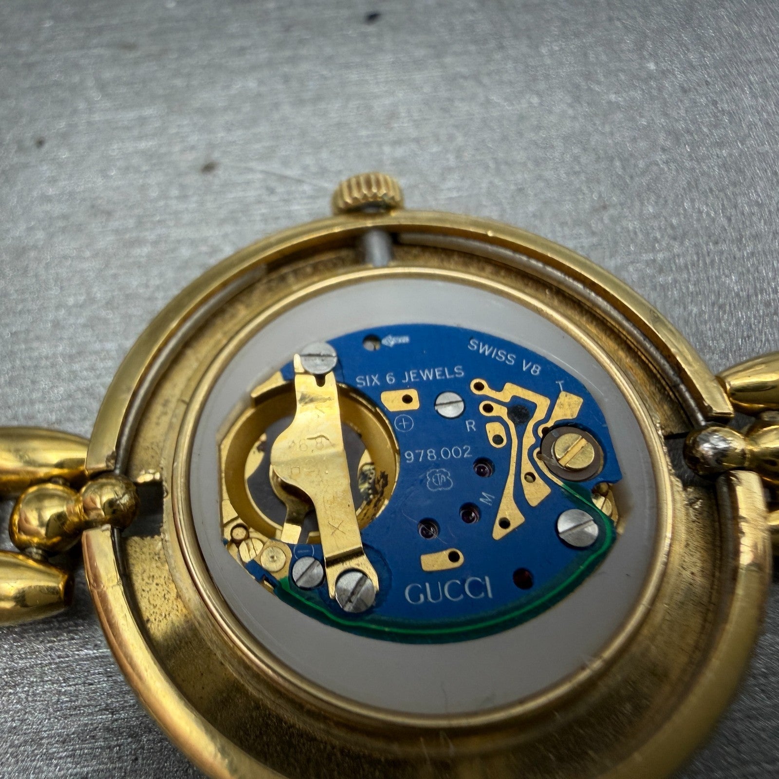 Gucci 1100L Watch Women 26mm White Dial Gold Plated Round Bezel VTGPARTS13