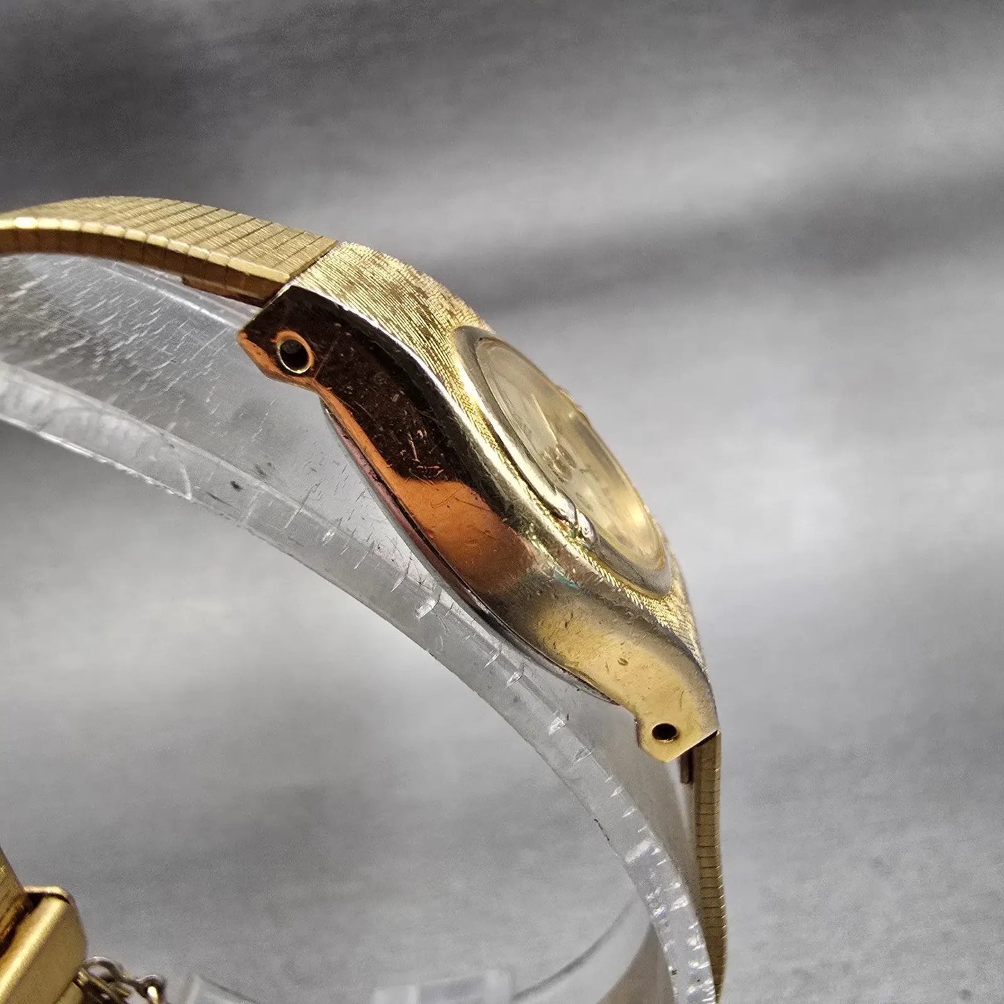 Citizen CQ Watch Women 16mm Champagne Dial Gold Tone Oval 3220-S16695 New Batt3