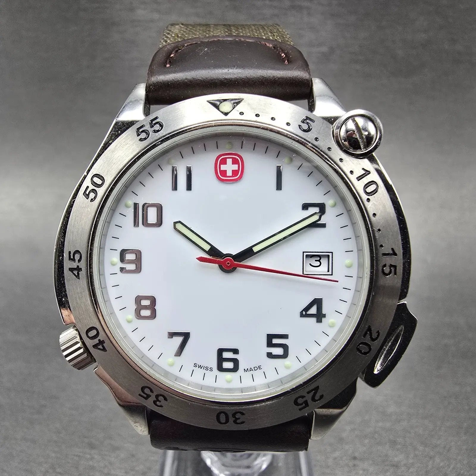 Wenger Compass Watch Men 41mm White Dial Silver Tone Date 7037X New Battery0