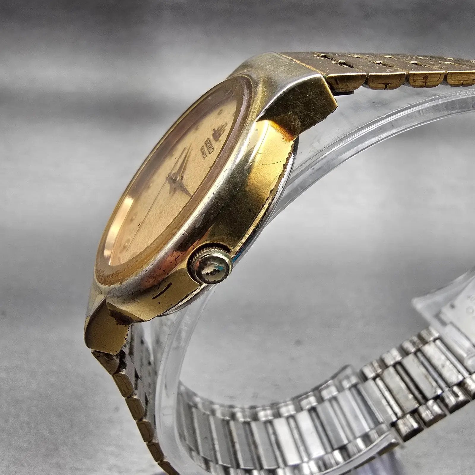 Seiko Watch Unisex 30mm Gold Dial Gold Tone Round 5Y91-6040 New Battery Vintage2