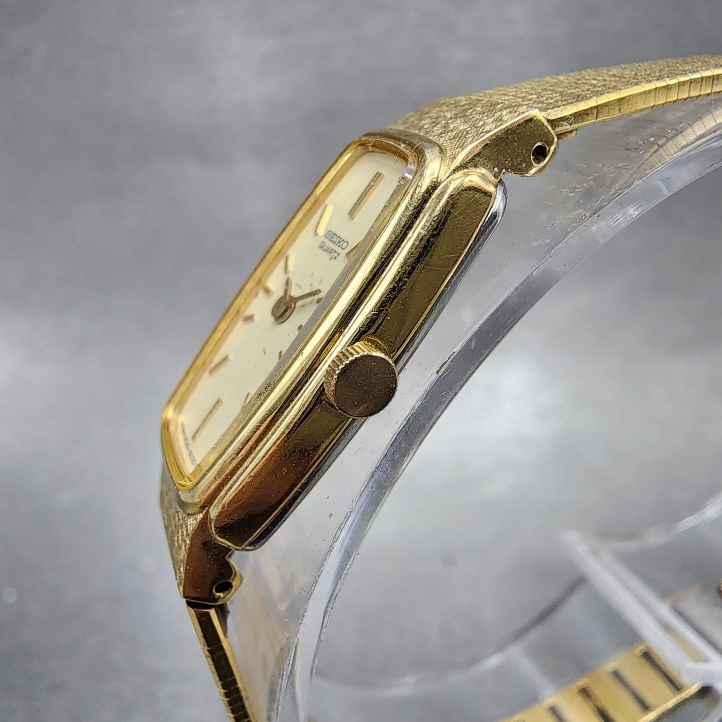 Seiko Tank Watch Women 13mm White Dial Gold Tone Rectangle 2e205010 New Battery2