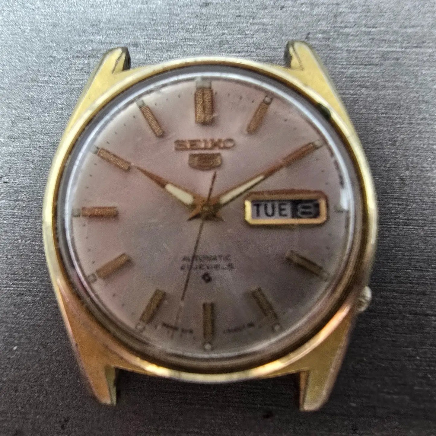 Seiko 5 Automatic Watch men Silver Dial Gold Tone Daydate 6119-8090 PARTS VTG2