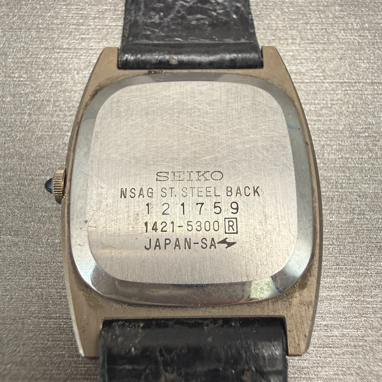 Seiko Exceline Watch Men 24mm Black Dial Gold Tone Rectangle 1421-5300 New Batt10