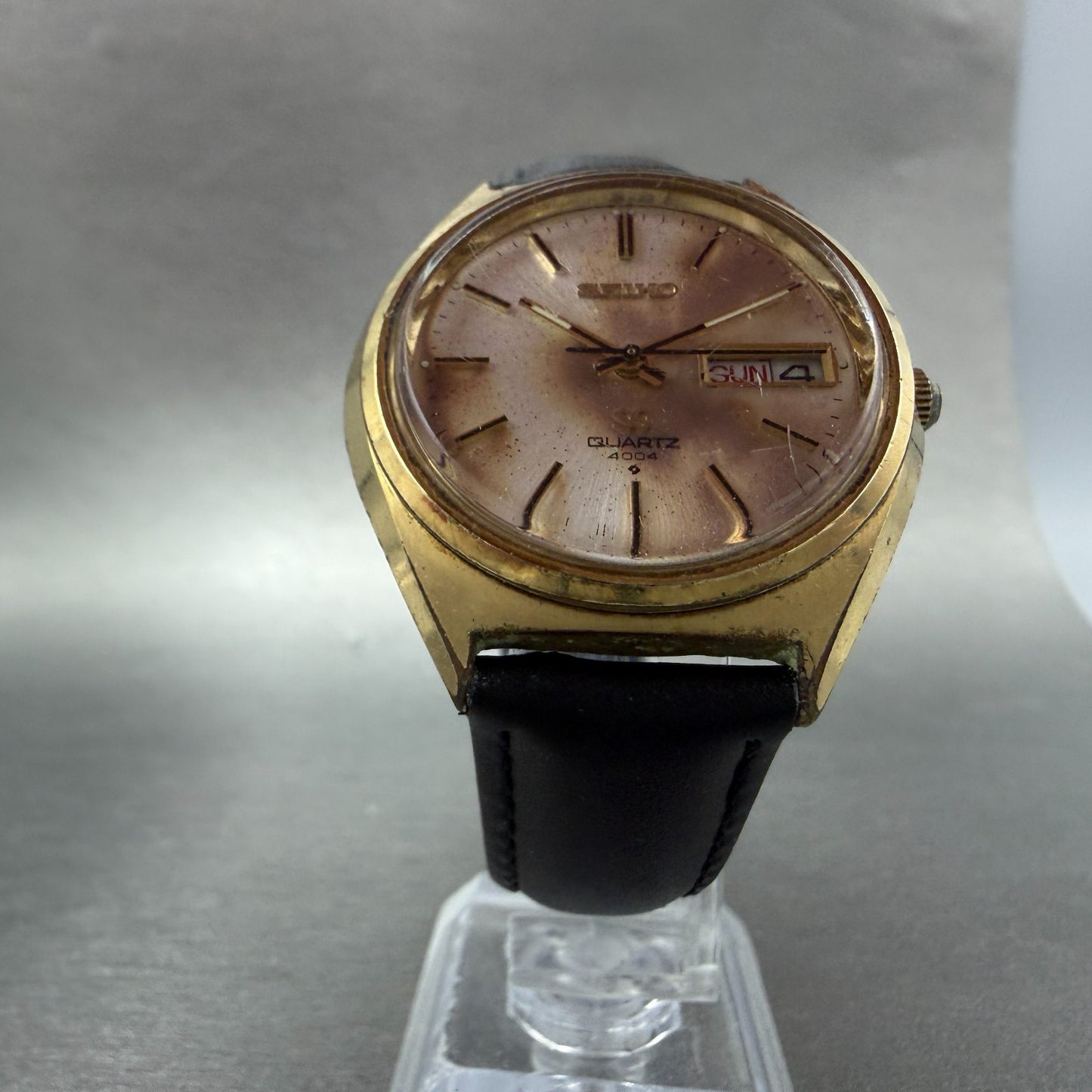 Seiko SQ 4004 Watch Men 37mm White Dial Gold Tone Daydate 0903-7009 New Battery26