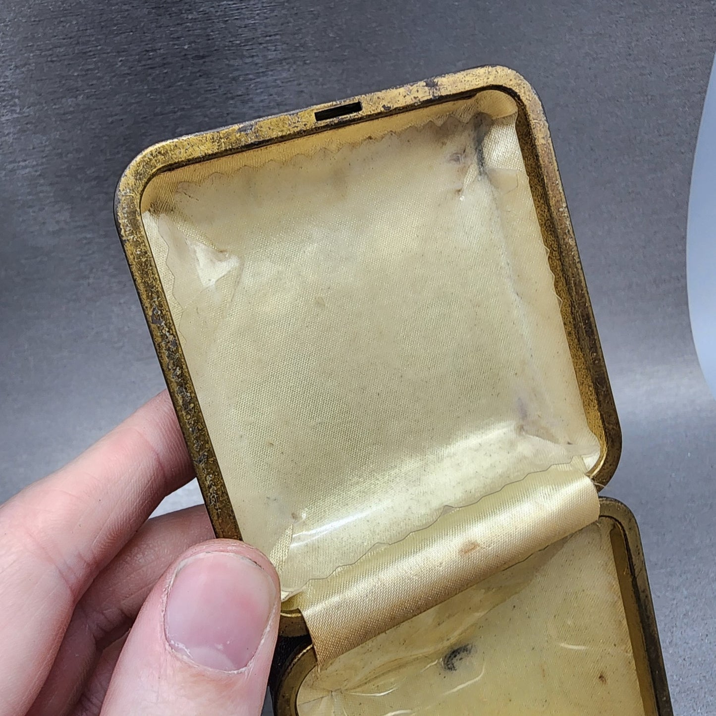 Seiko Travel Alarm White Dial Gold Tone Brown Case Manual Wind Runs VTG8