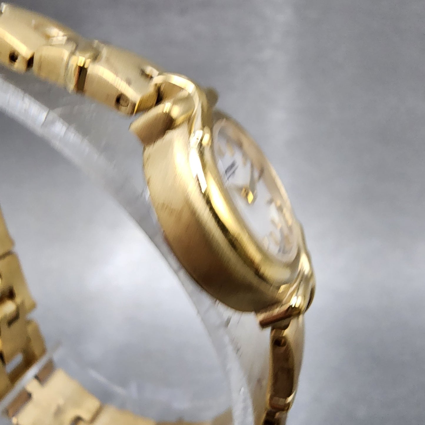 Wittnauer Watch Women 19mm MOP Dial Gold Tone Round RL8368 New Batttery3