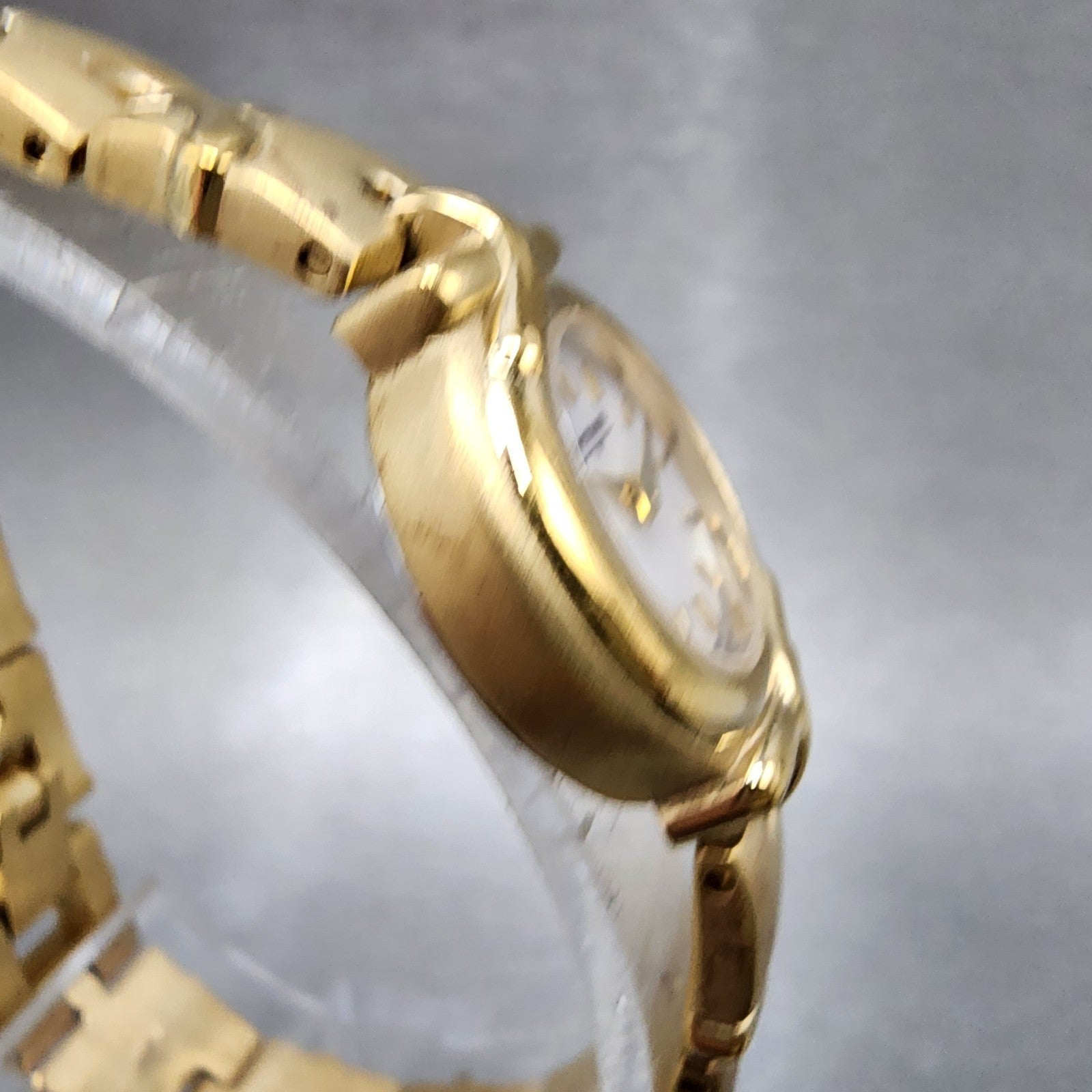 Wittnauer Watch Women 19mm MOP Dial Gold Tone Round RL8368 New Batttery3