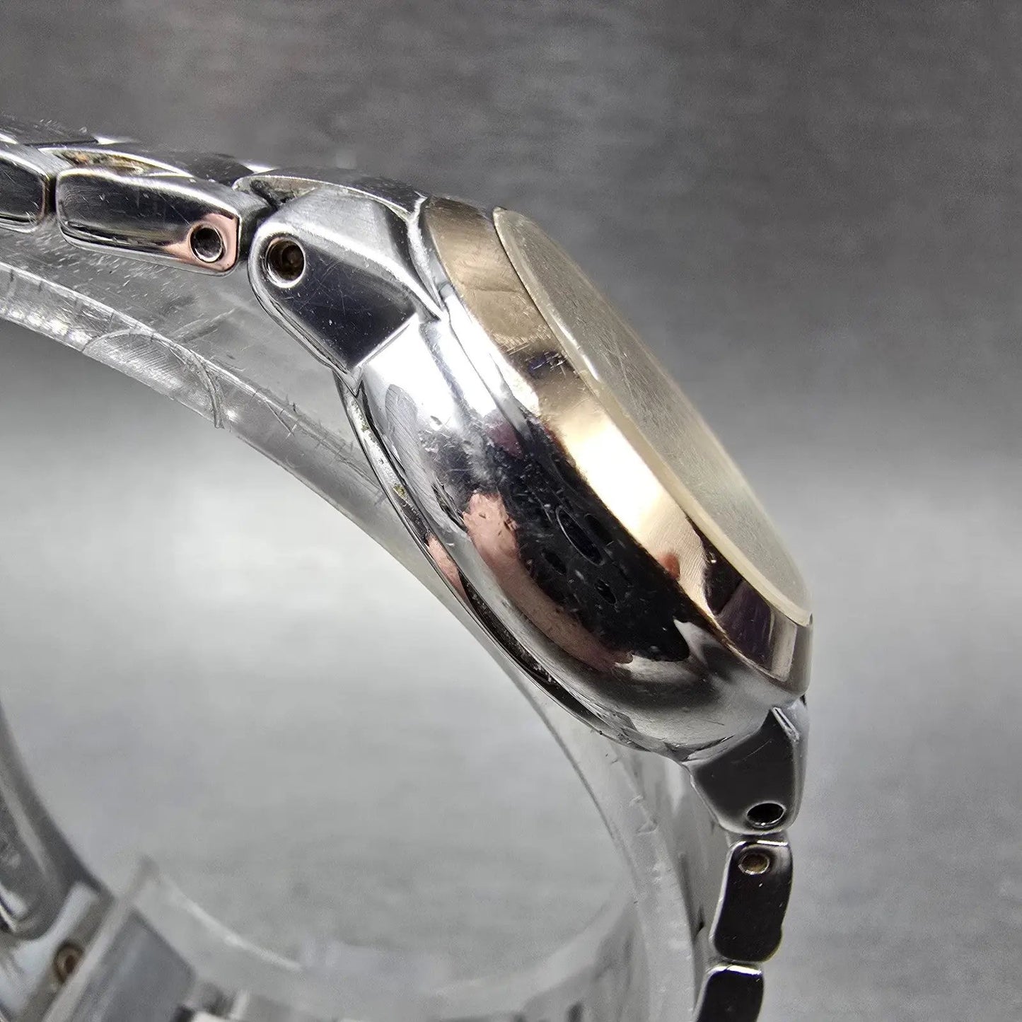 Citizen Eco-Drive Watch Women 26mm MOP Dial Two Tone Date E011-S070082 Works KKJ4