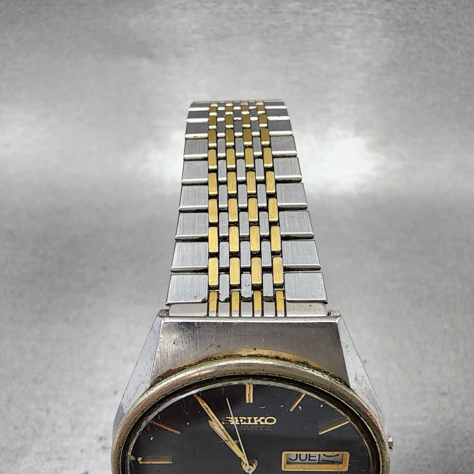 Seiko SQ Watch Men 35mm Gray Dial Two Tone Daydate Round 82238009 PARTS5