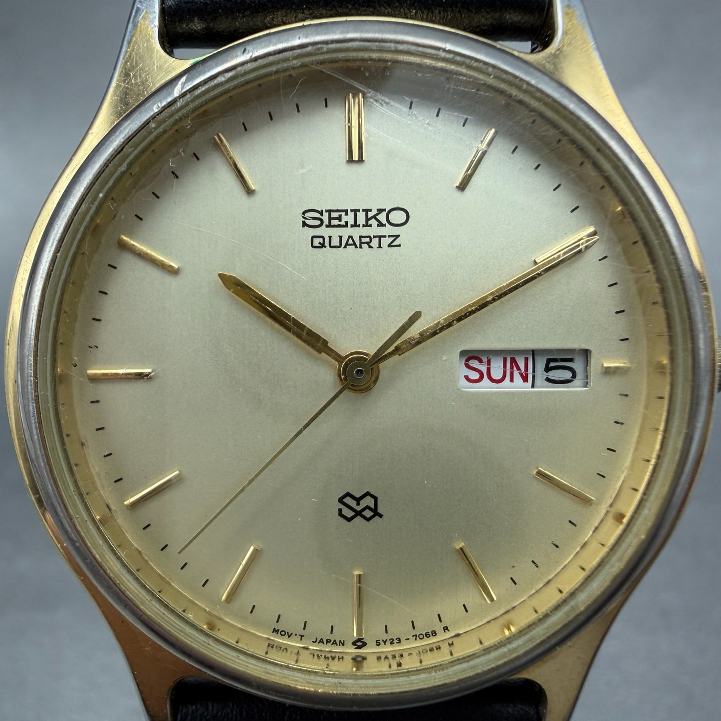 Seiko SQ Watch Men 34mm Champagne Dial Gold Tone Daydate 5y23-7030 New Battery G1