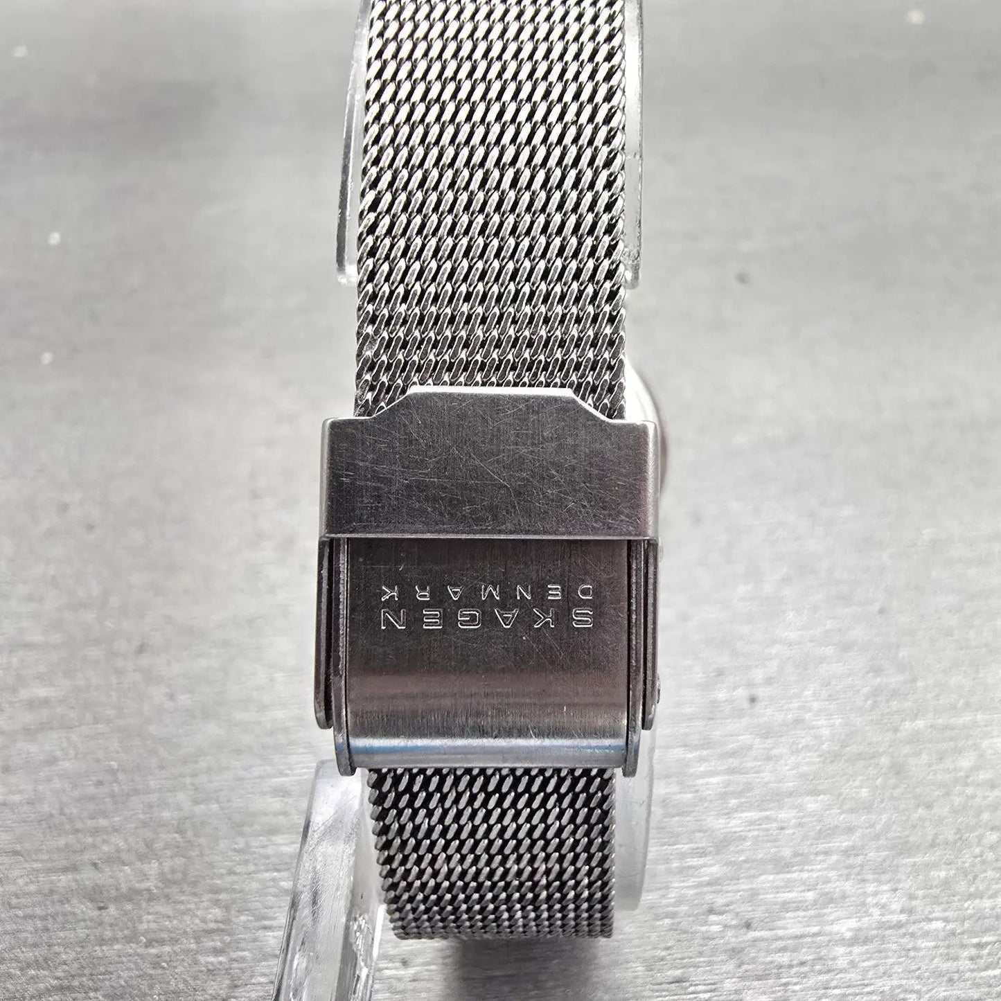 Skagen Watch Women 26mm White Dial Silver Tone Round 107SSSBD Mesh Band New Batt7