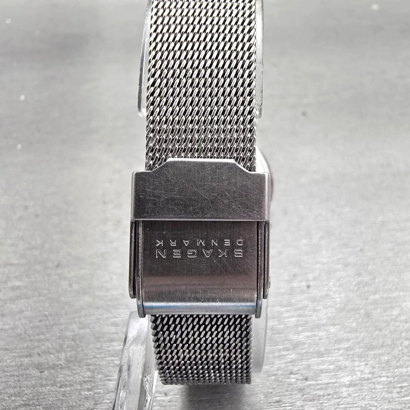 Skagen Watch Women 26mm White Dial Silver Tone Round 107SSSBD Mesh Band New Batt7