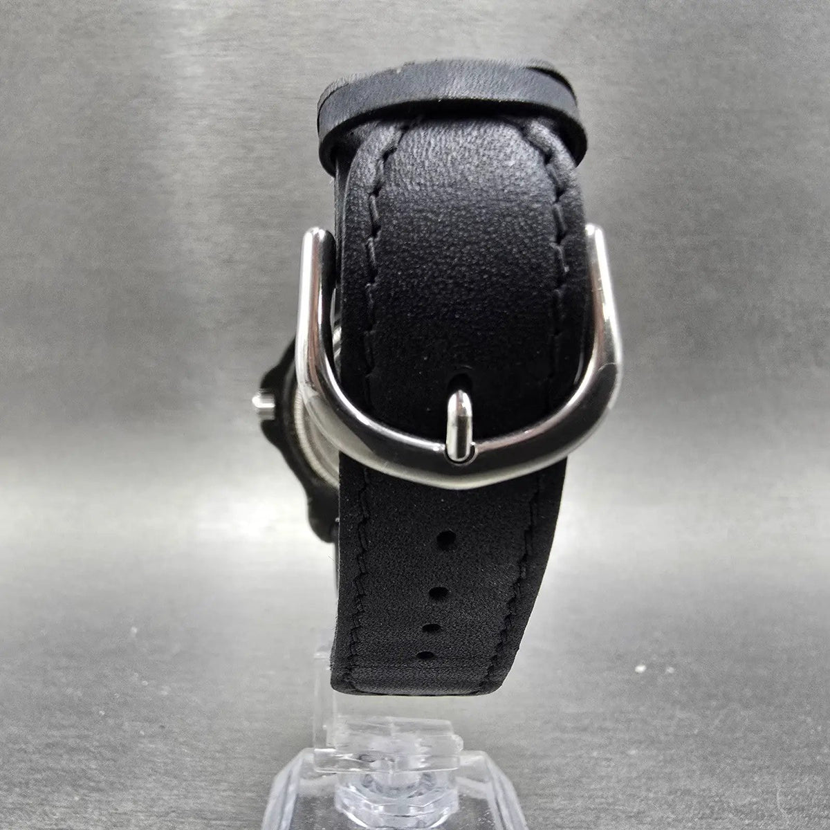 Victorinox Swiss Army Watch Men 39mm White Dial Black Red Date New Battery7