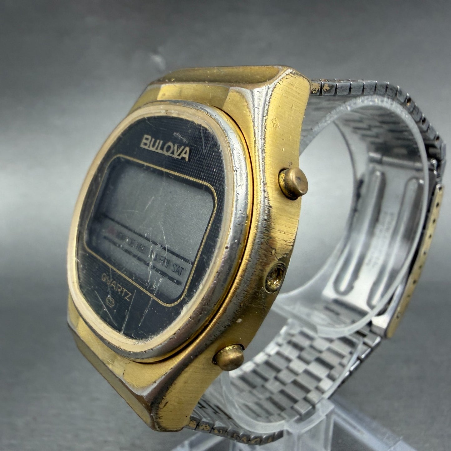 Bulova Digital Watch Men 37mm LCD Gold Tone Daydate Round Vintage N7 PARTS3