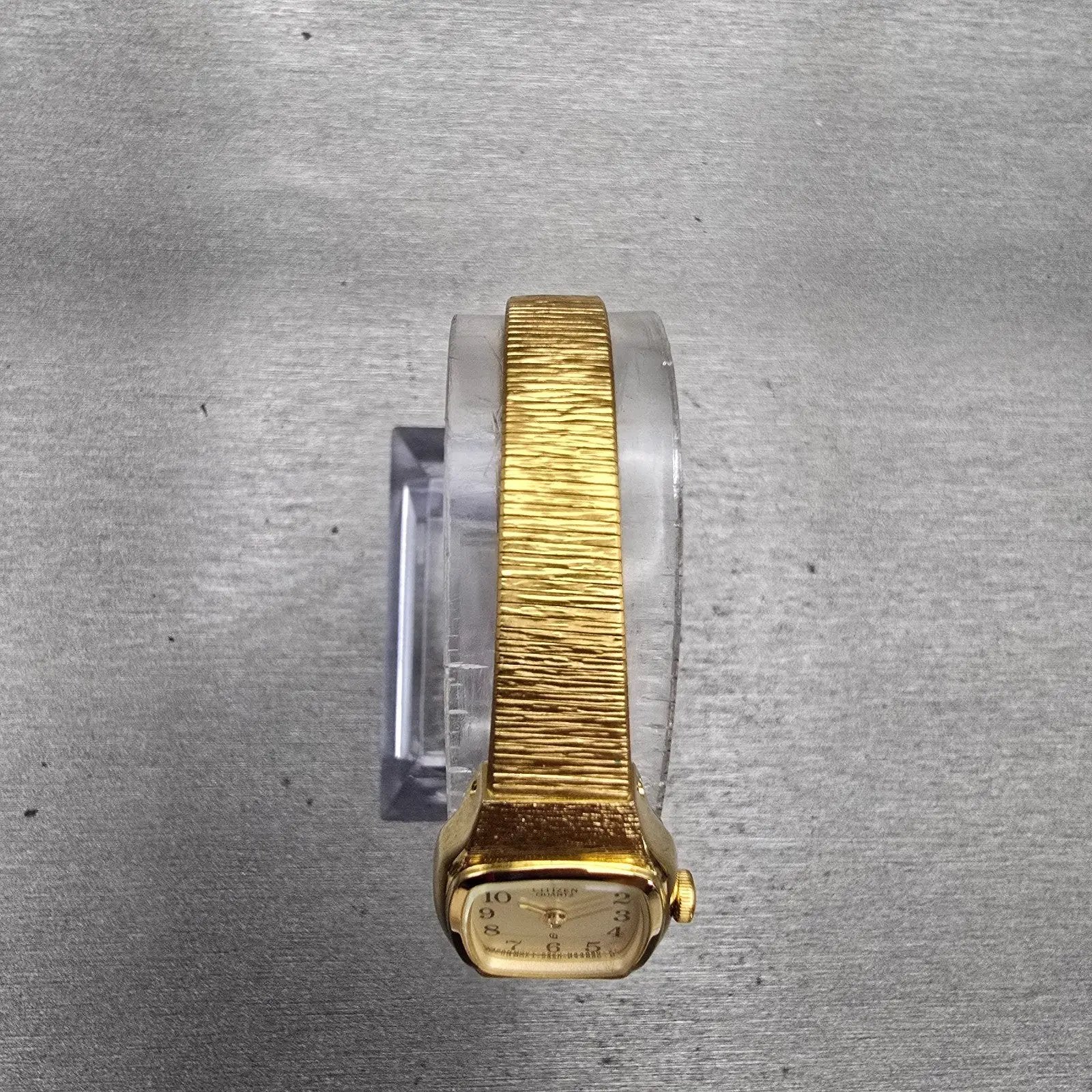 Citizen CQ Watch Women 16mm Champagne Dial Gold Tone Oval 5920-S50150 New Batt4