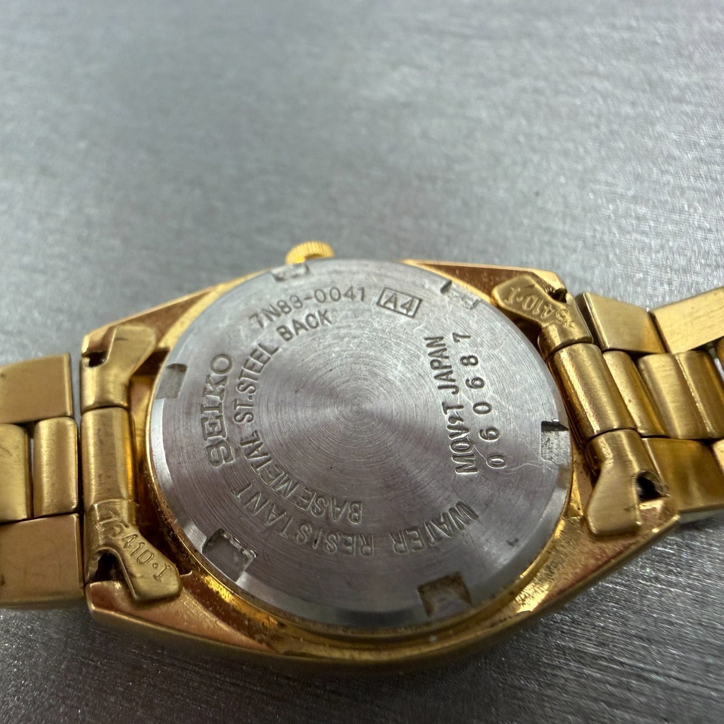 Seiko Watch Women 24mm Black Tone Gold Tone Daydate Round 7N83-0041 New Battery59
