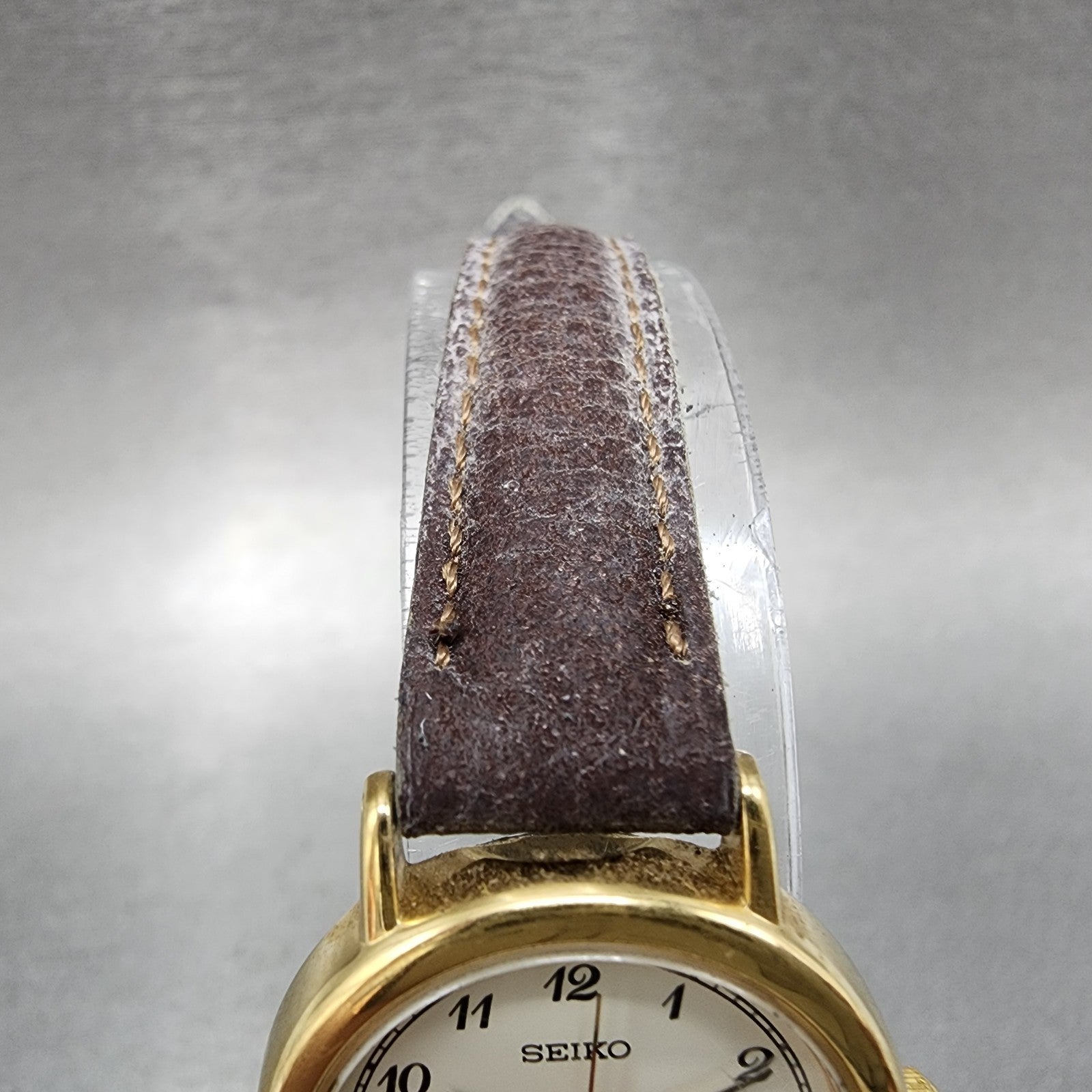 Seiko Avenue Watch Women 23mm White Dial Gold Tone Round 1F210C40 New Battery5