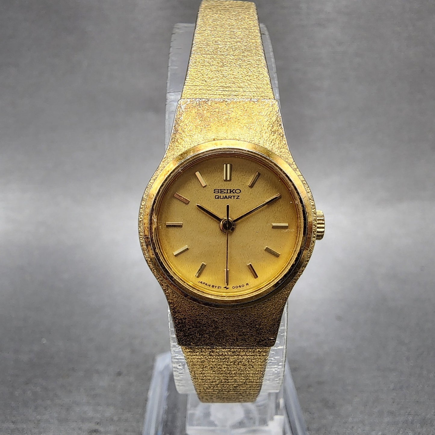 Seiko Watch Women 20mm Champagne Dial Gold Tone Round 8y210029 New Battery0