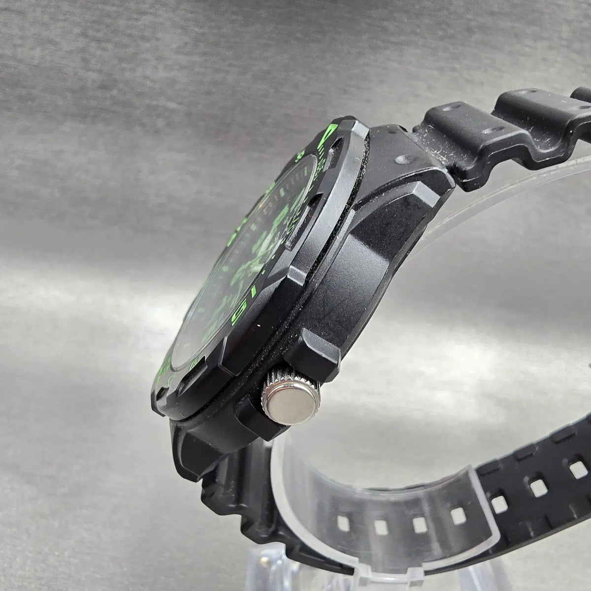Casio Diver Watch Men 43mm Black Green Daydate Round MRW-200H New Battery2