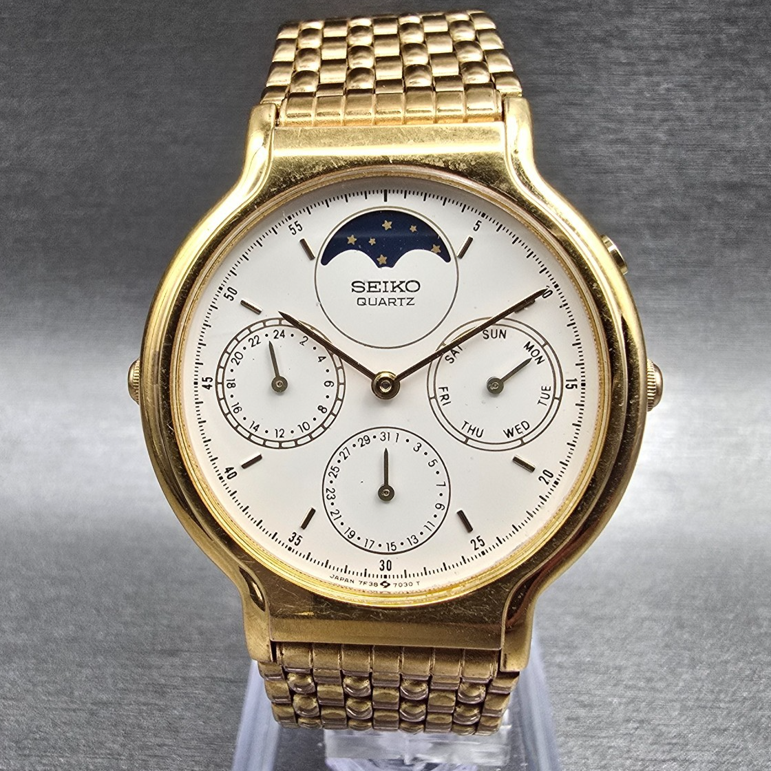 Seiko Moon Phase Watch Men 33mm White Dial Gold Tone Daydate 7F38-7030 New Batt0