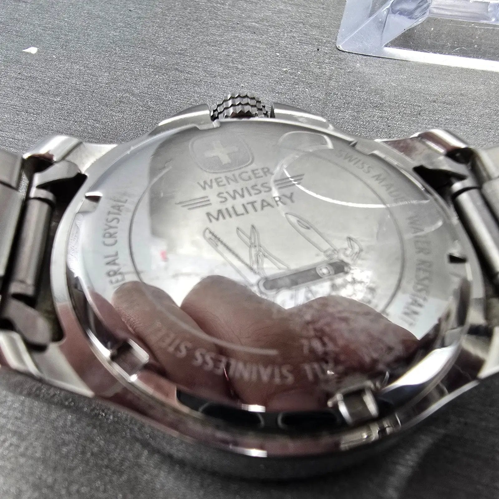 Wenger Swiss Military Dive Watch Men 40mm Black Dial Steel Date 79176 New Batt9