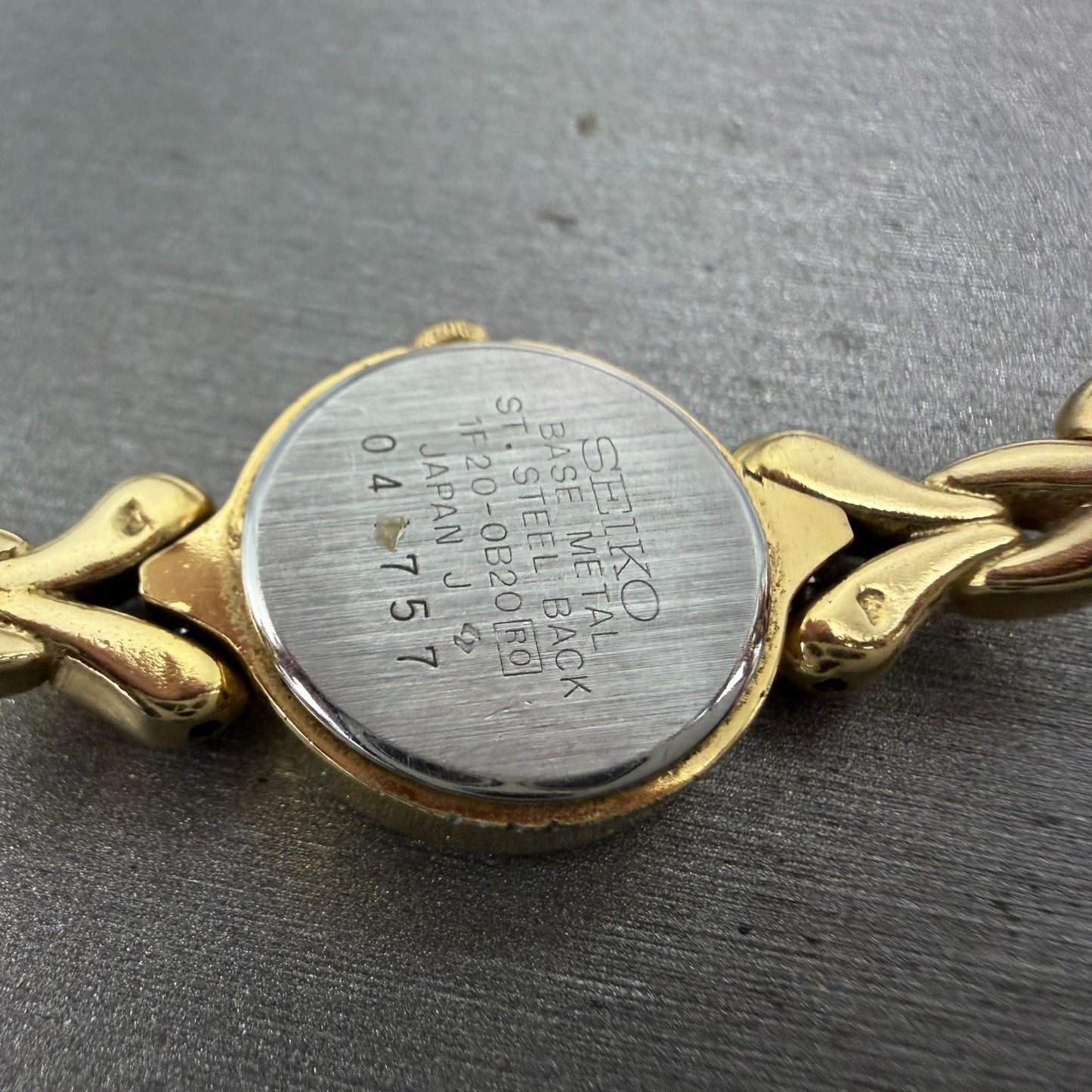 Seiko Watch Women 17mm Champagne Dial Gold Tone Round 1F20-0B20 New Battery9