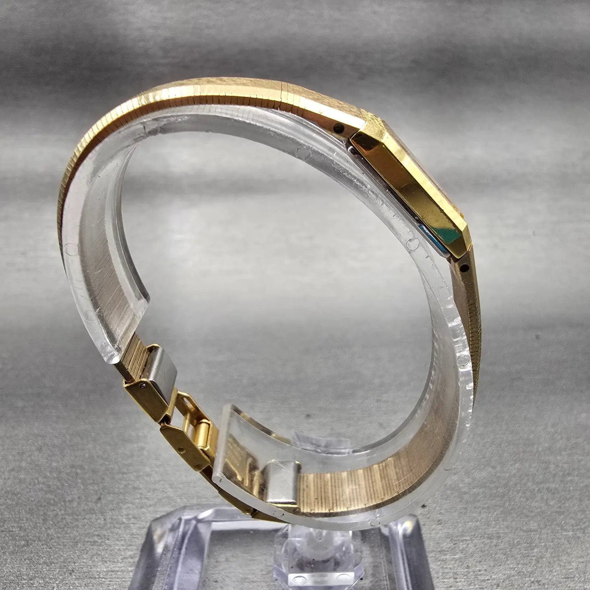 Seiko Watch Women 12mm Gold Dial Gold Tone Rectangle 2E20-6259 New Battery VTG8