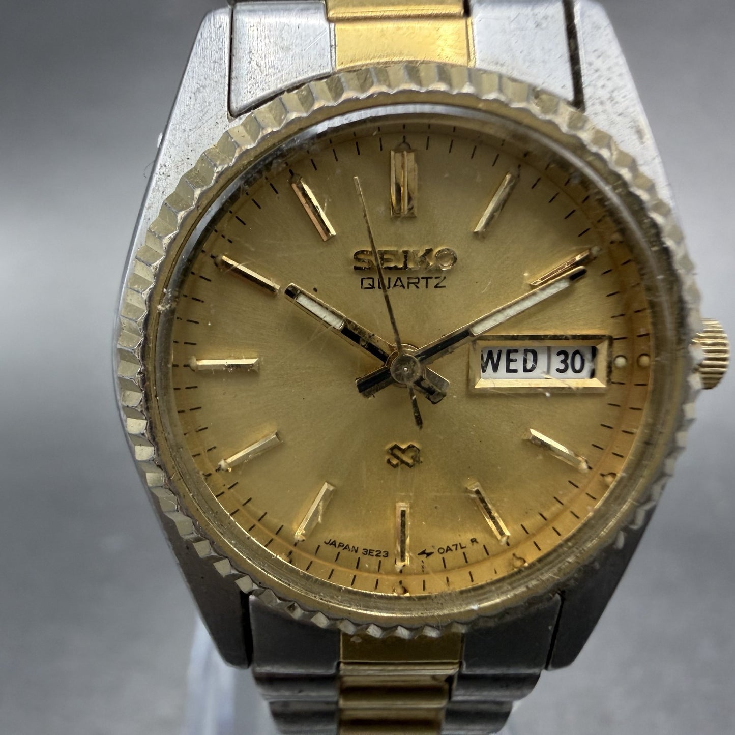 Seiko SQ Watch Women 24mm Gold Dial Two Tone Daydate Round 3E23-0A60 New Batt YU1
