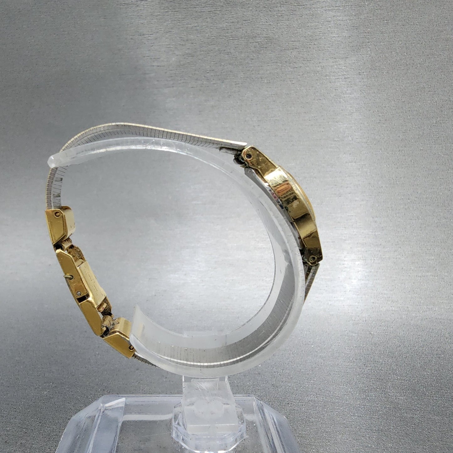 Bulova Watch Women 16mm Champagne Dial Gold Tone Round 83391 New Battery8