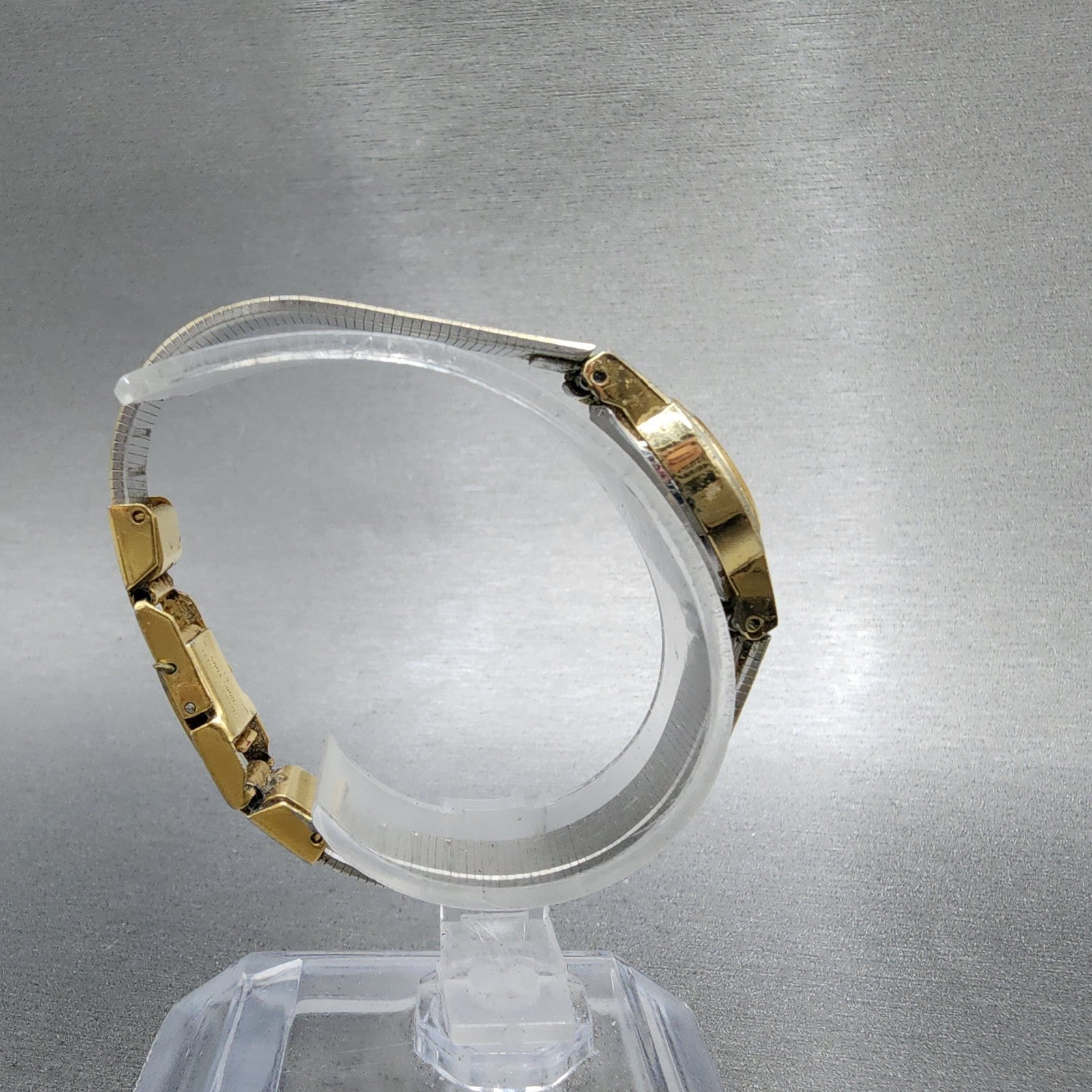 Bulova Watch Women 16mm Champagne Dial Gold Tone Round 83391 New Battery8