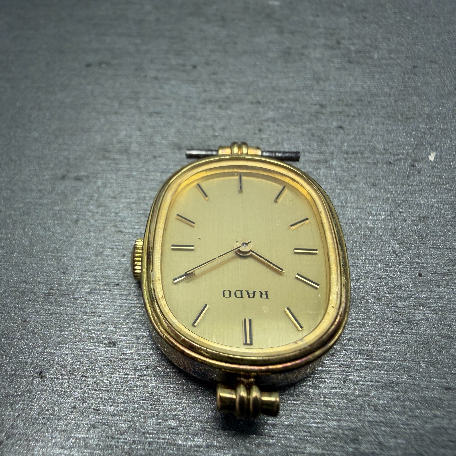 Rado Watch Women 20mm Gold Dial Gold Tone Oval Manual Wind Runs 332.7743.25