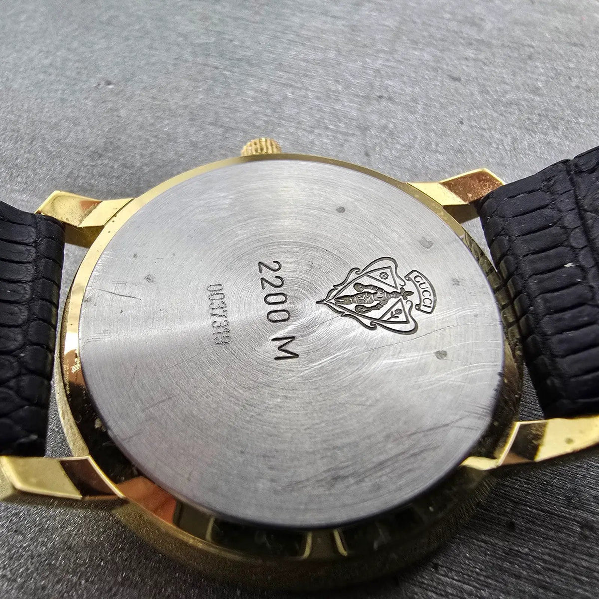 Gucci 2200M Watch Men 32mm White Dial Gold Plated Round New Battery VTG Roman9