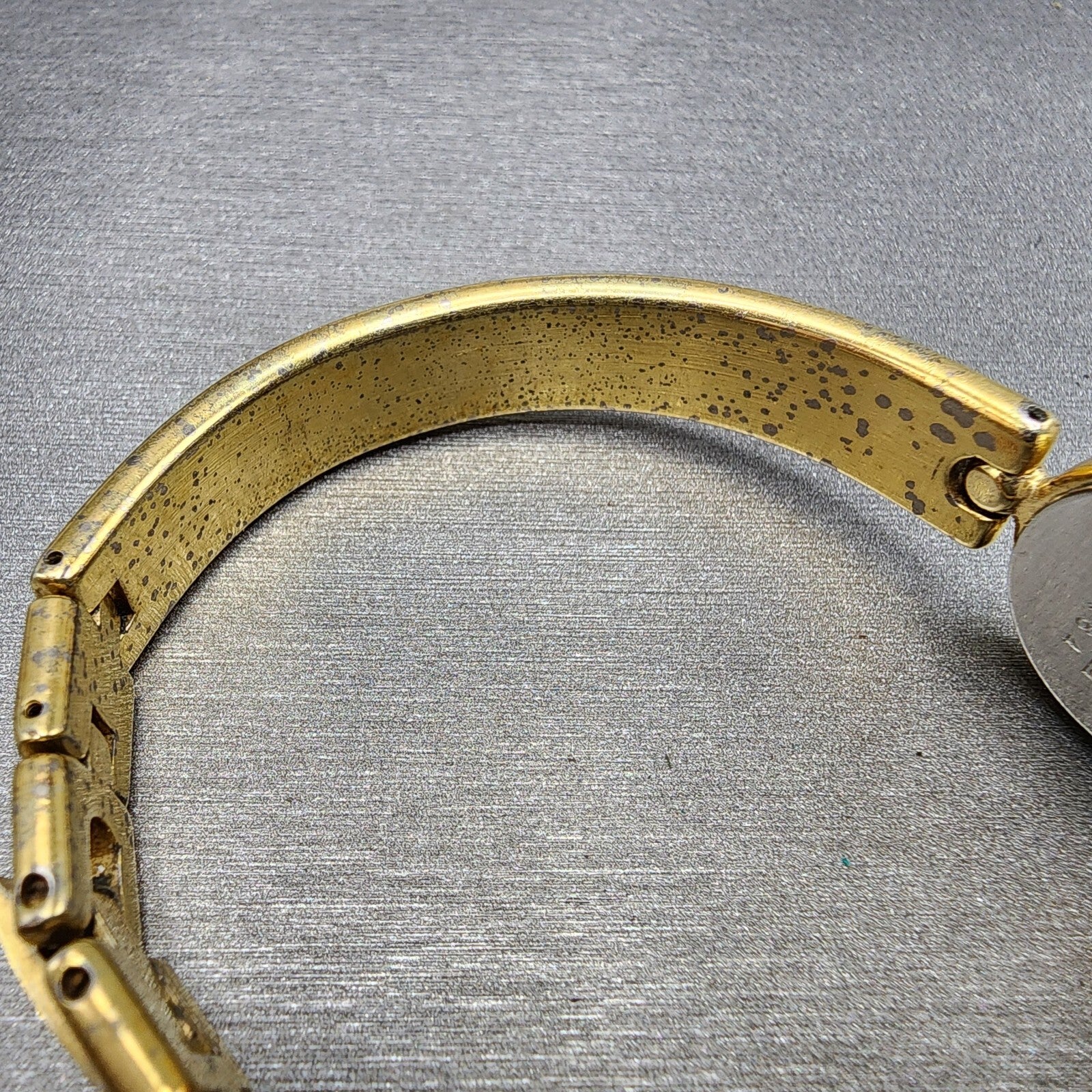 Seiko Watch Women 18mm Gold Dial Gold Tone Round Bangle 1F200E89 New Battery10