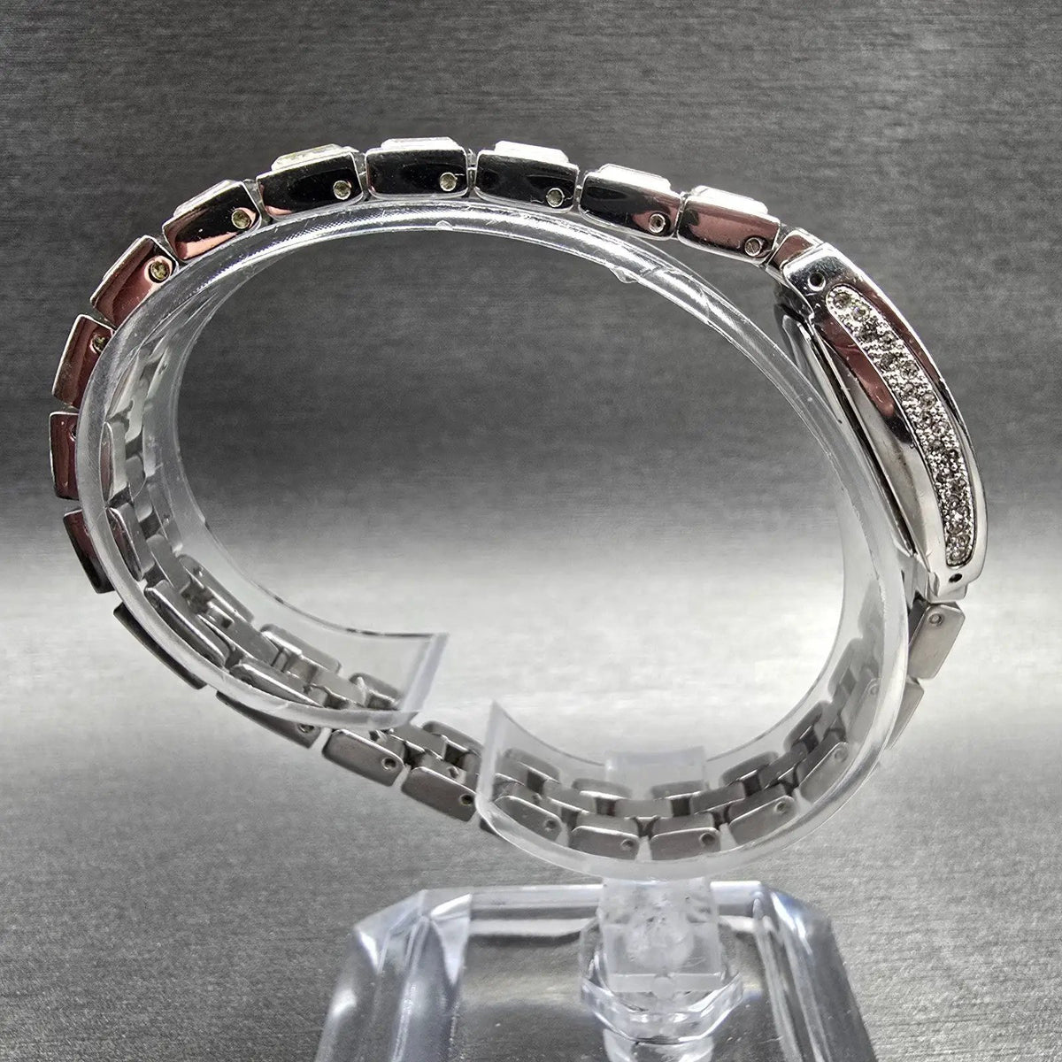 Bulova Watch Women 19mm MOP Dial Silver Tone Gemmed Oval 96T26 New Battery8